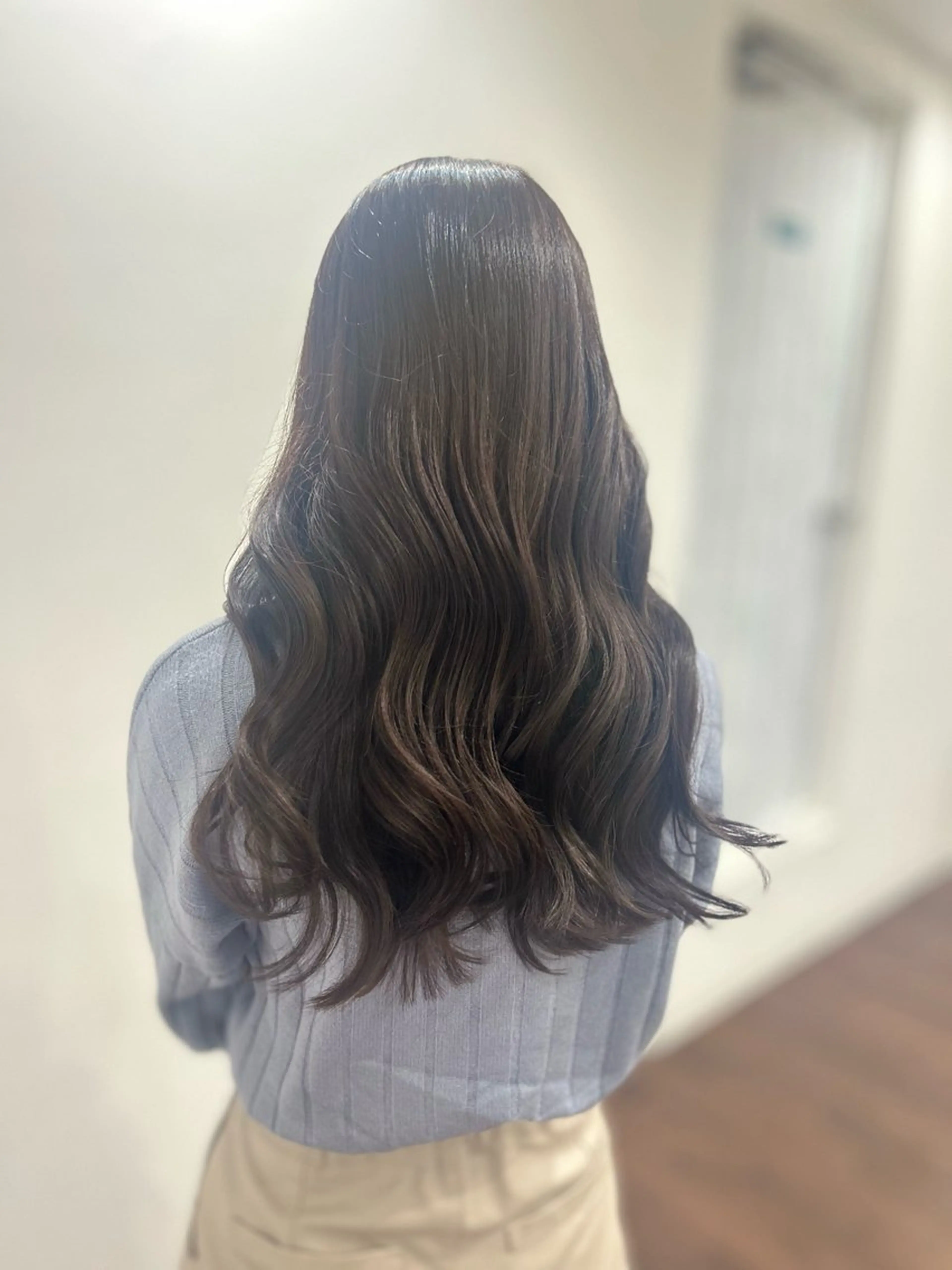 ロング カラー ヘアアレンジ 🤍 minaのヘアスタイル