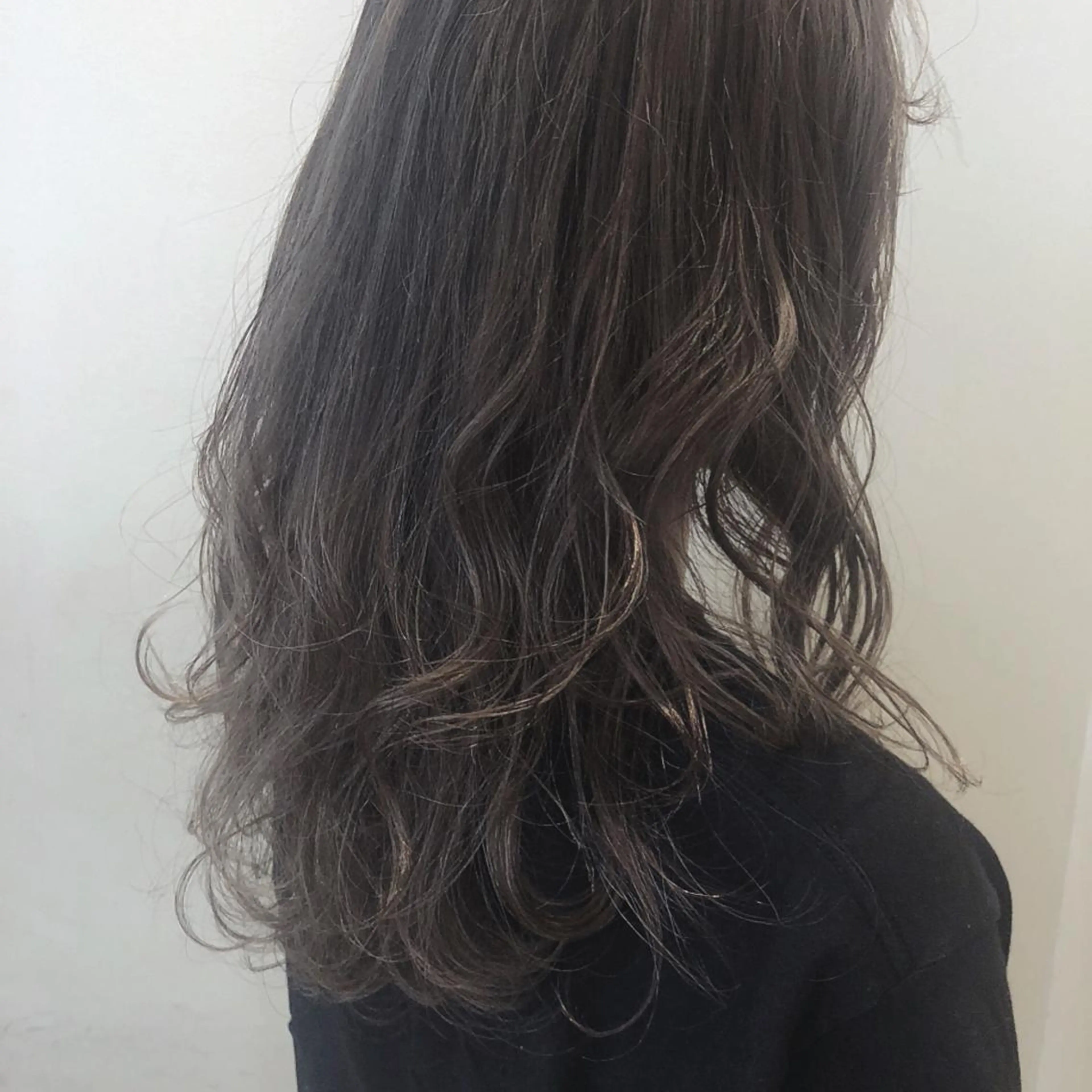 セミロング カラー パーマ 透明感カラー ハイライトカラー ハイライト カット ヘアカラー 縮毛矯正 トリートメント ニシダヒカリ🌙 髪質改善×似合わせのヘアスタイル