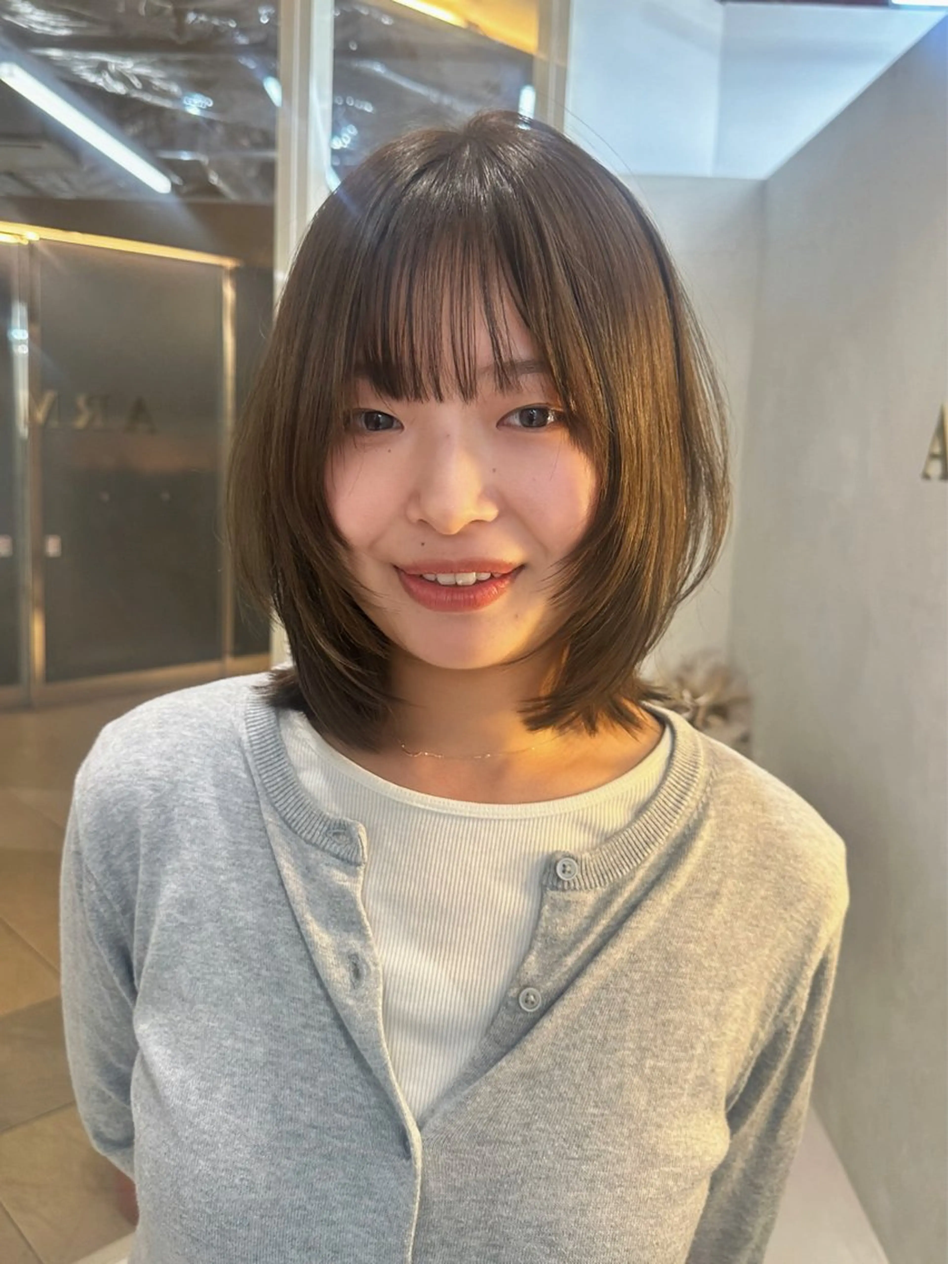 ミディアム 韓国風レイヤーカラー ライムのヘアスタイル