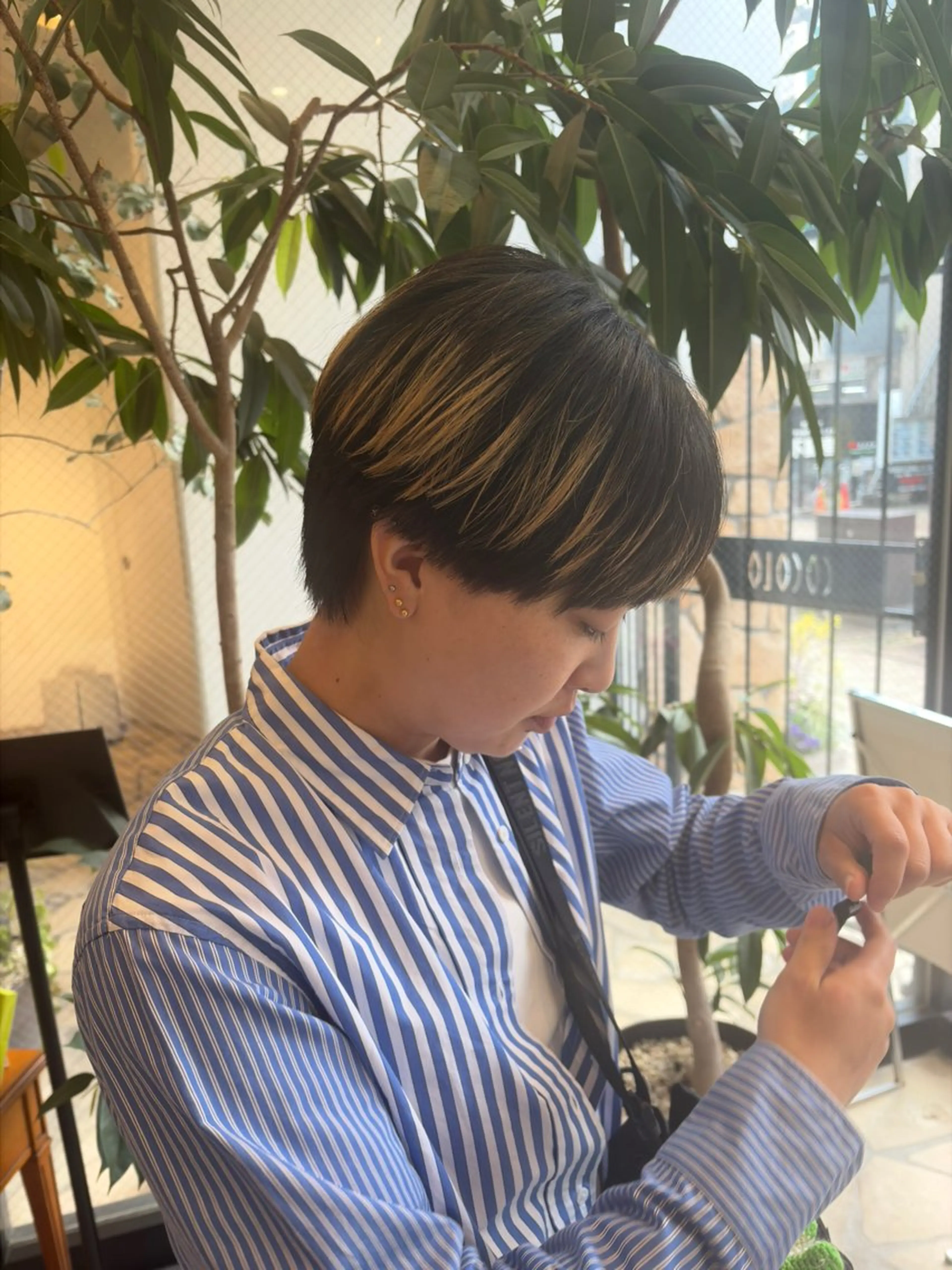 ショート ウルフカット 本木 彩音のヘアスタイル