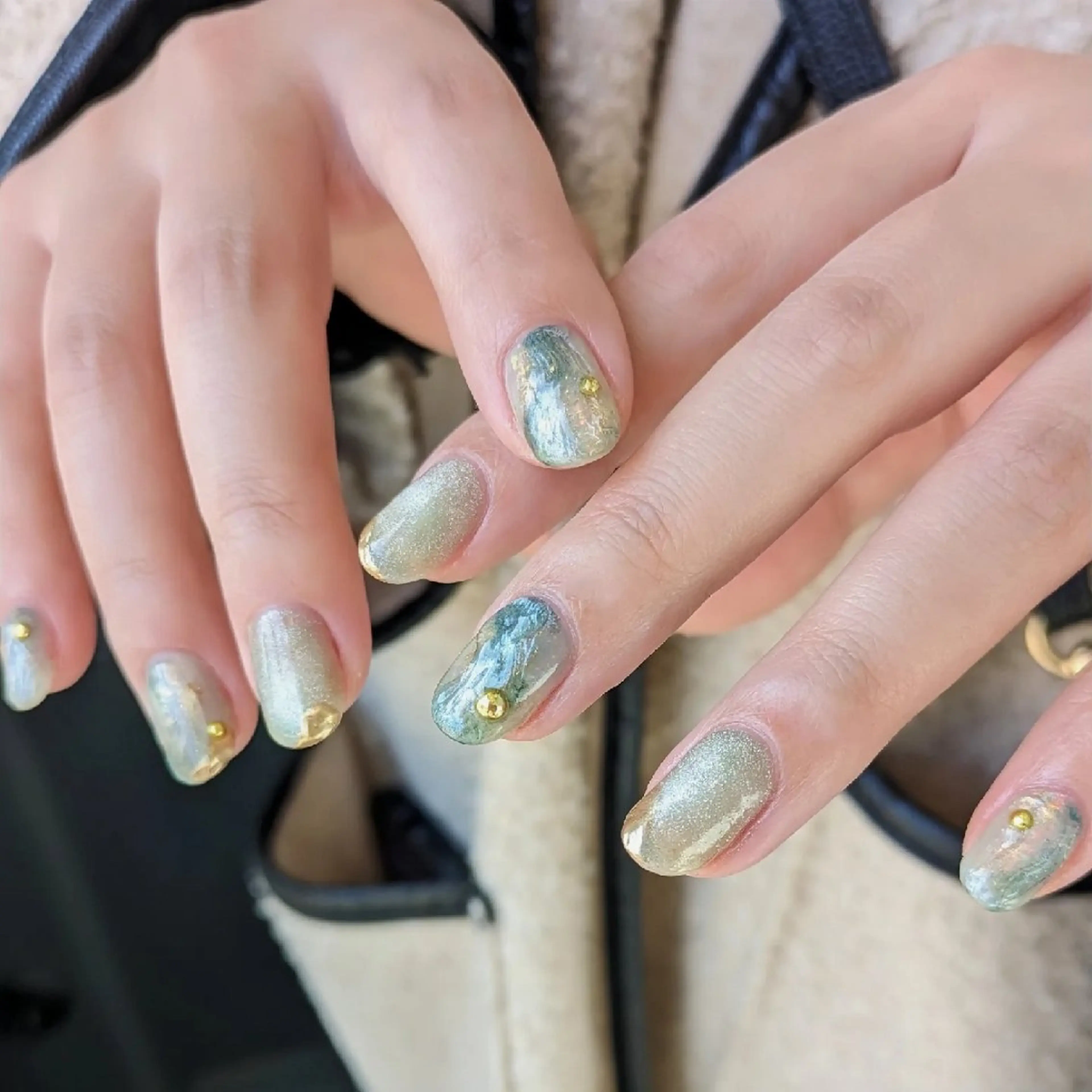 ネイル グリーン ニュアンスネイル ハンドネイル jolie  ISIHARAのネイルデザイン