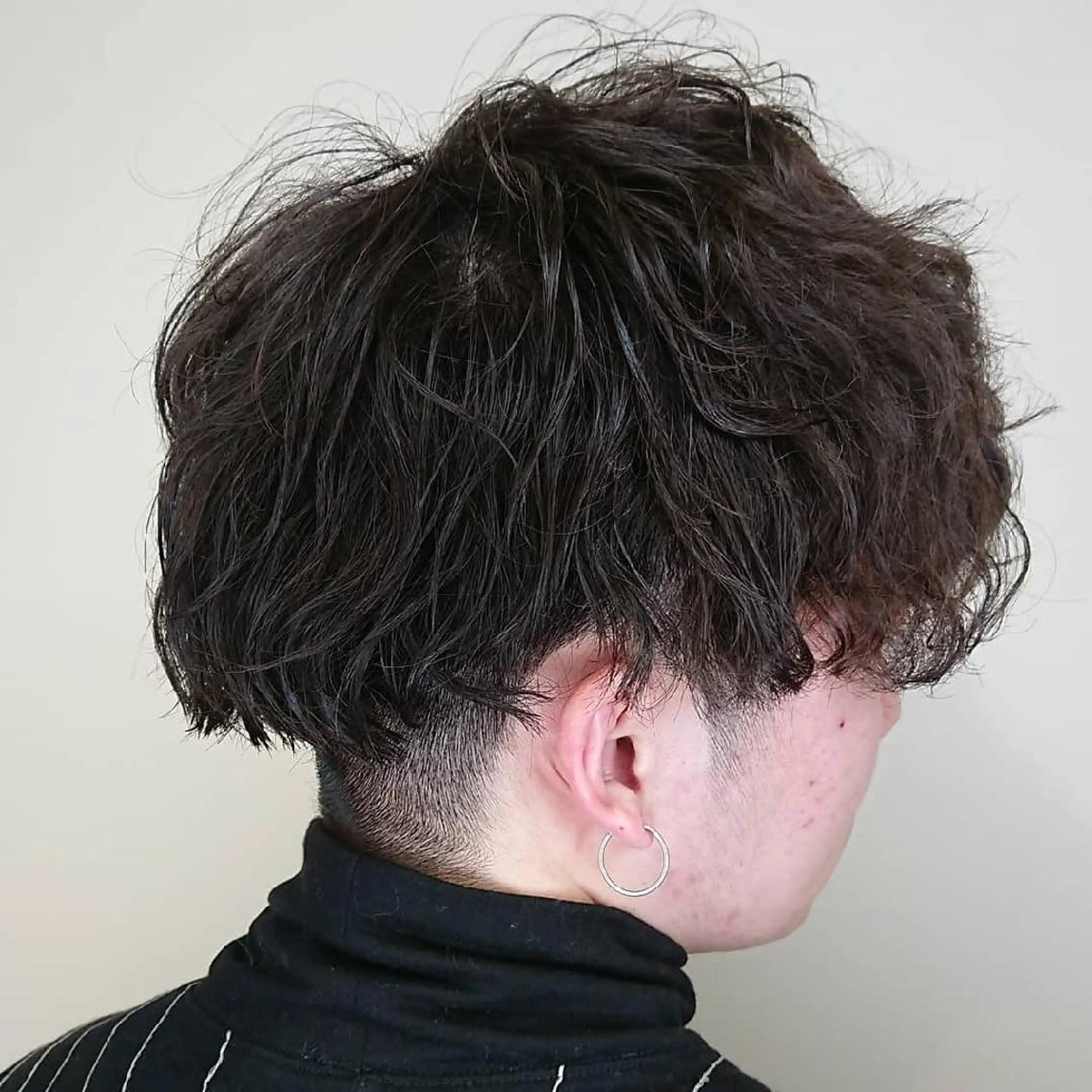 メンズ パーマ アップバング メンズブリーチ マッシュ メンズパーマ スパイラルパーマ ブリーチ/ヘアケア/ 艶髪/イギチハルのヘアスタイル