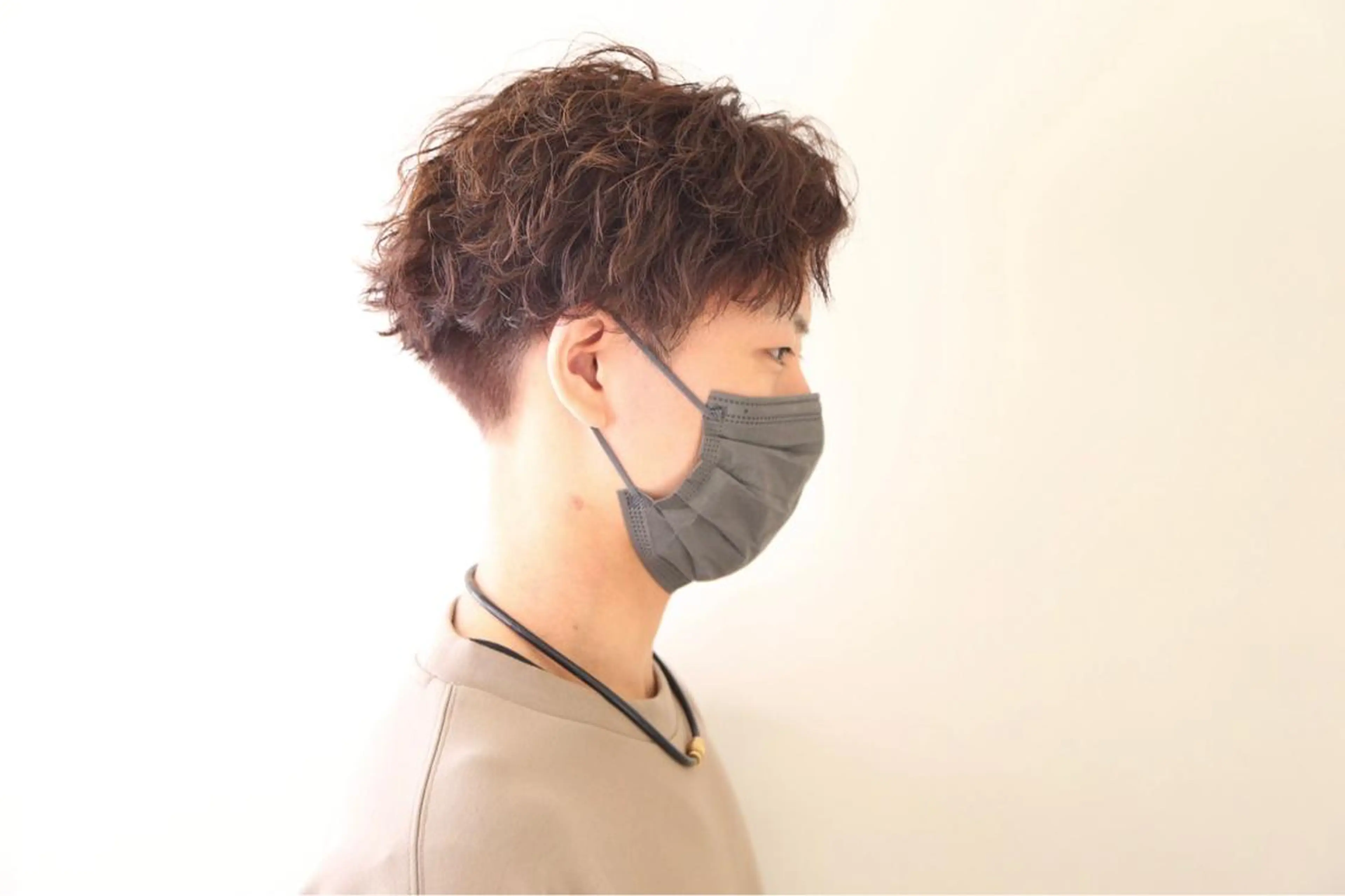 ショート パーマ メンズ センターパート メンズパーマ 刈り上げ パーマ 石倉 真のヘアスタイル