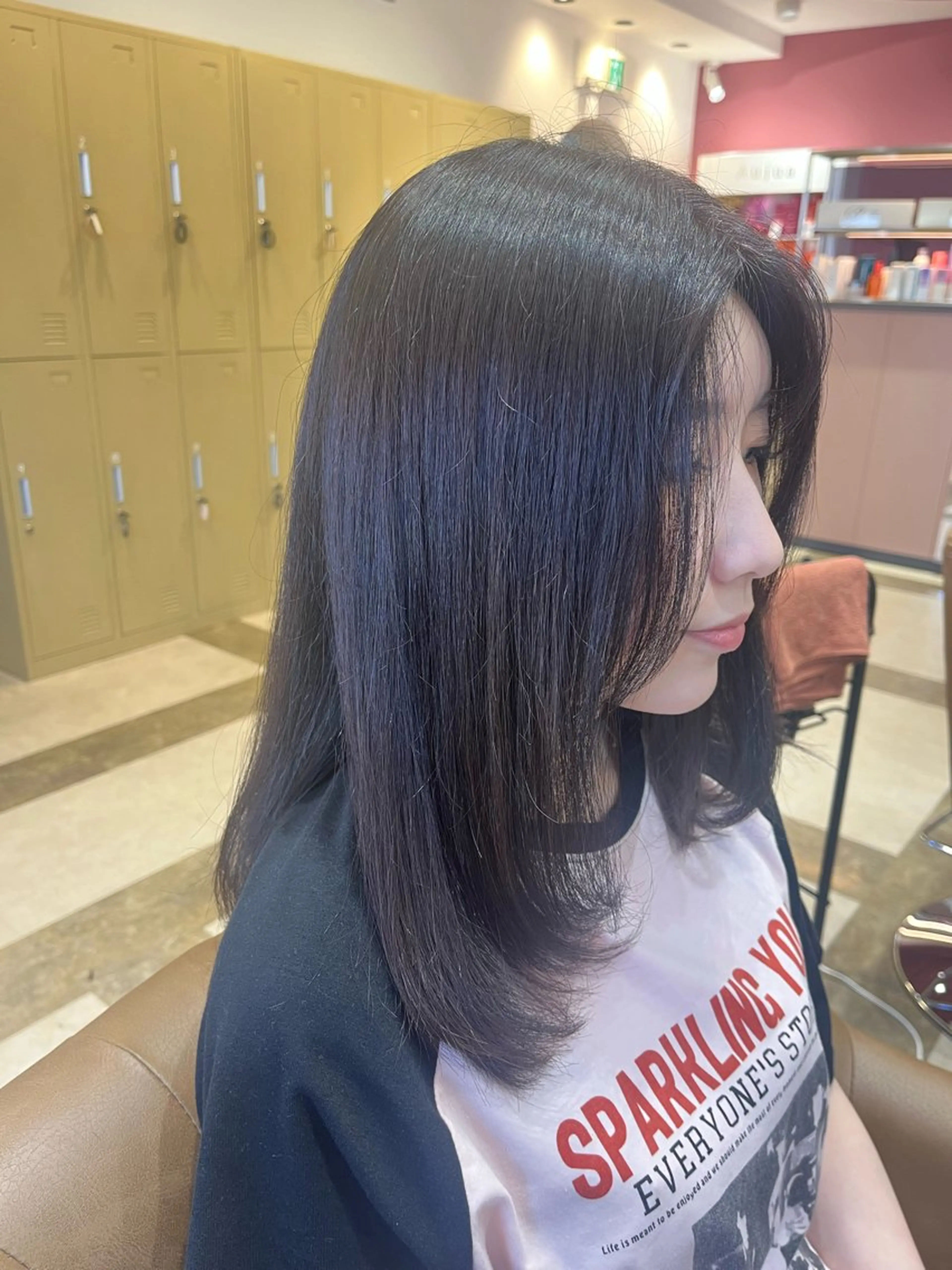 セミロング レイヤーカット 鳥見 若菜のヘアスタイル