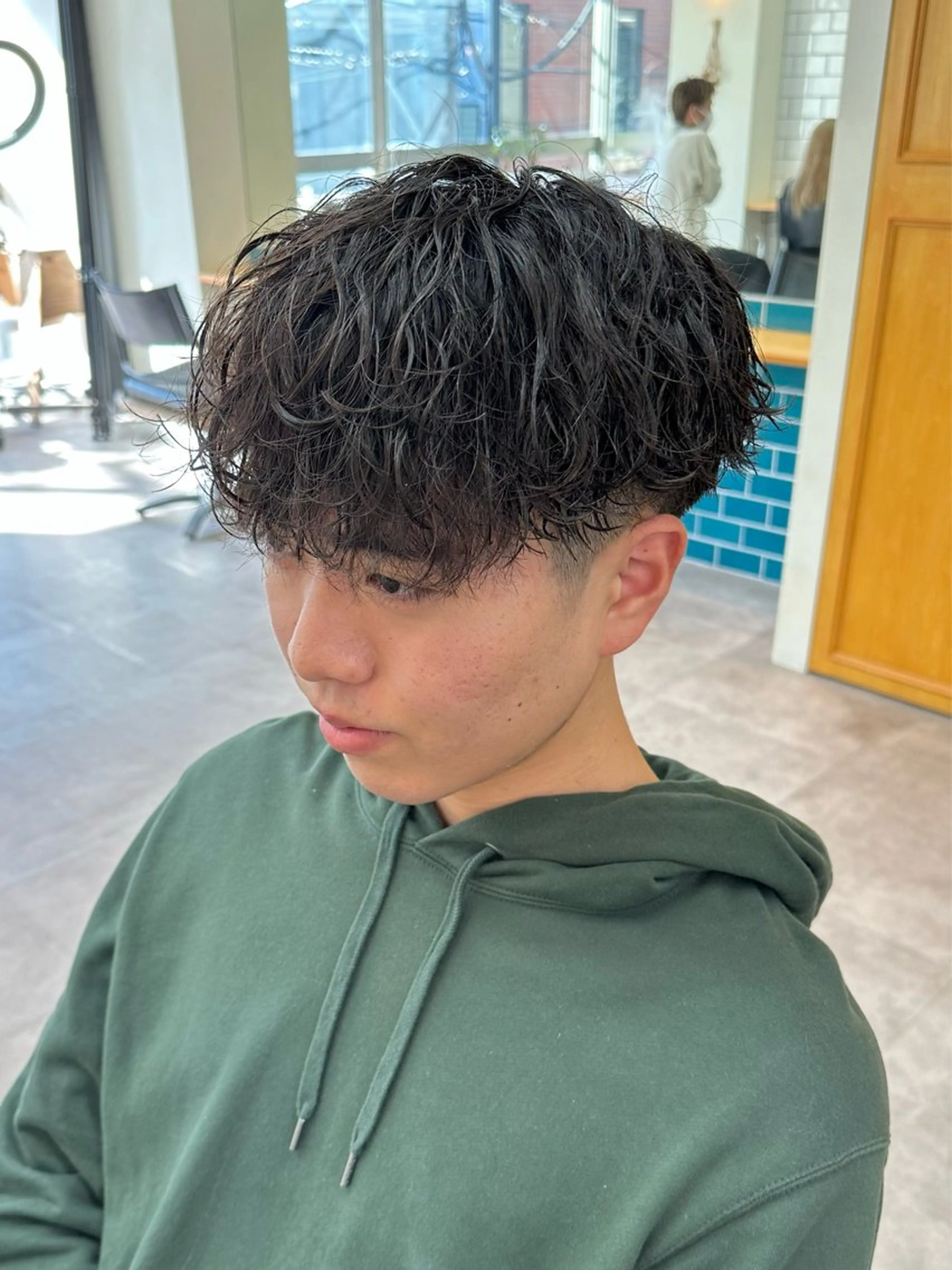 ショート パーマ メンズ 波巻きパーマ JINKIメンズ特化 メンズカットパーマのヘアスタイル