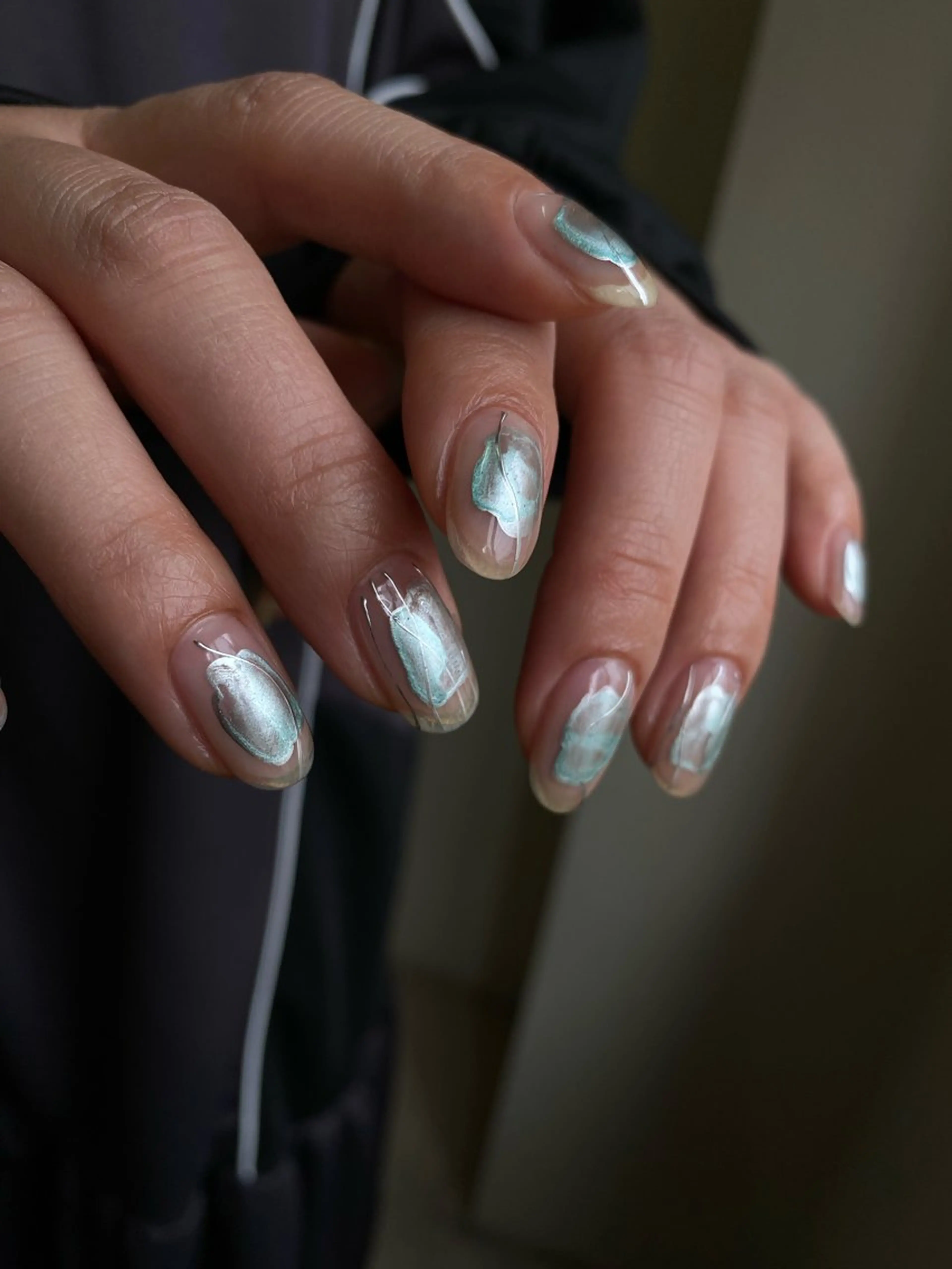 ネイル 成人式 フラッシュネイル フレンチネイル ガーリー キラキラネイル ハンドネイル 草加ニュアンスネイル 🌚hersのネイルデザイン