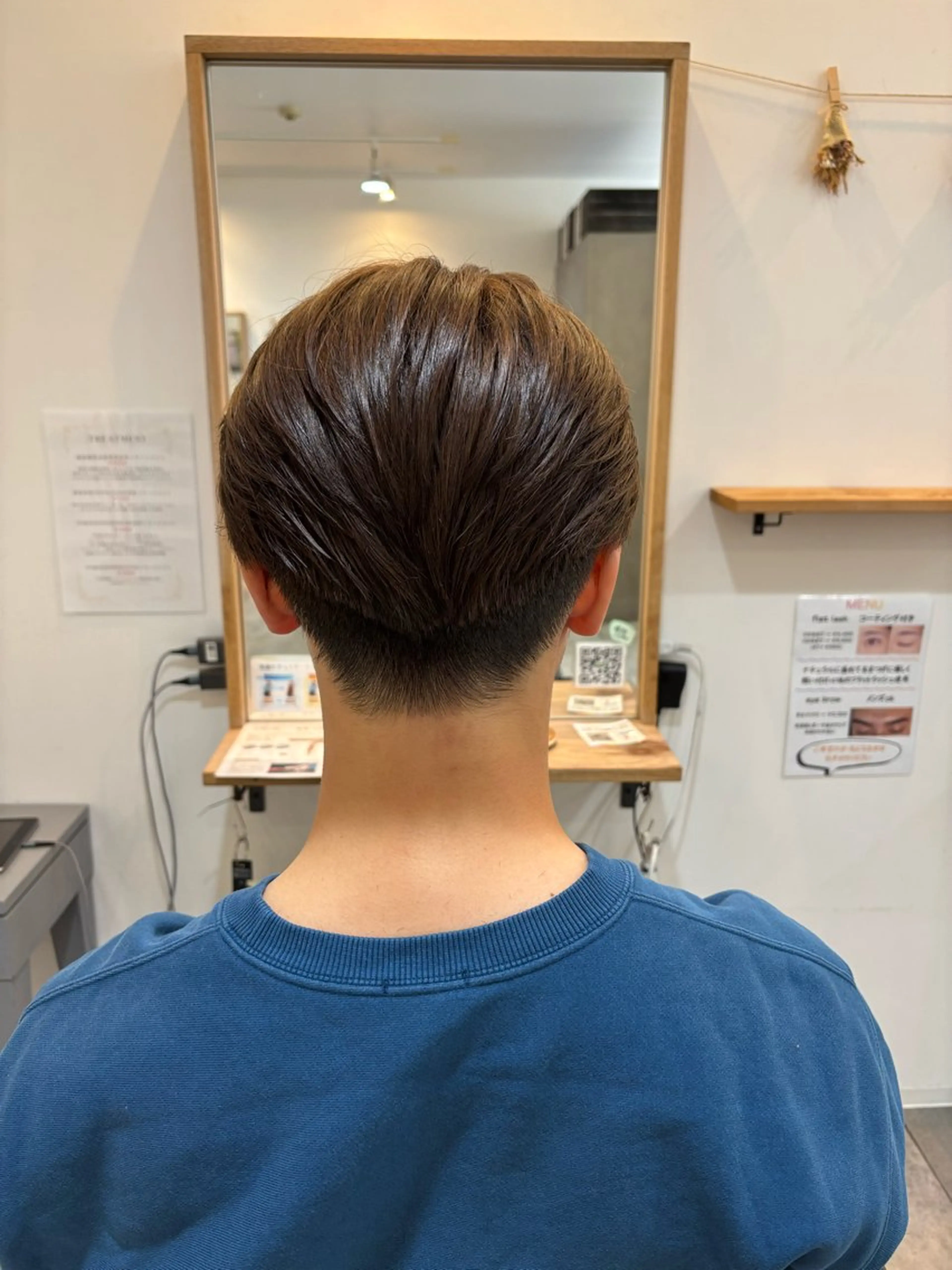 メンズ メンズハイトーン カット RISE SWELL 江坂momoneのヘアスタイル