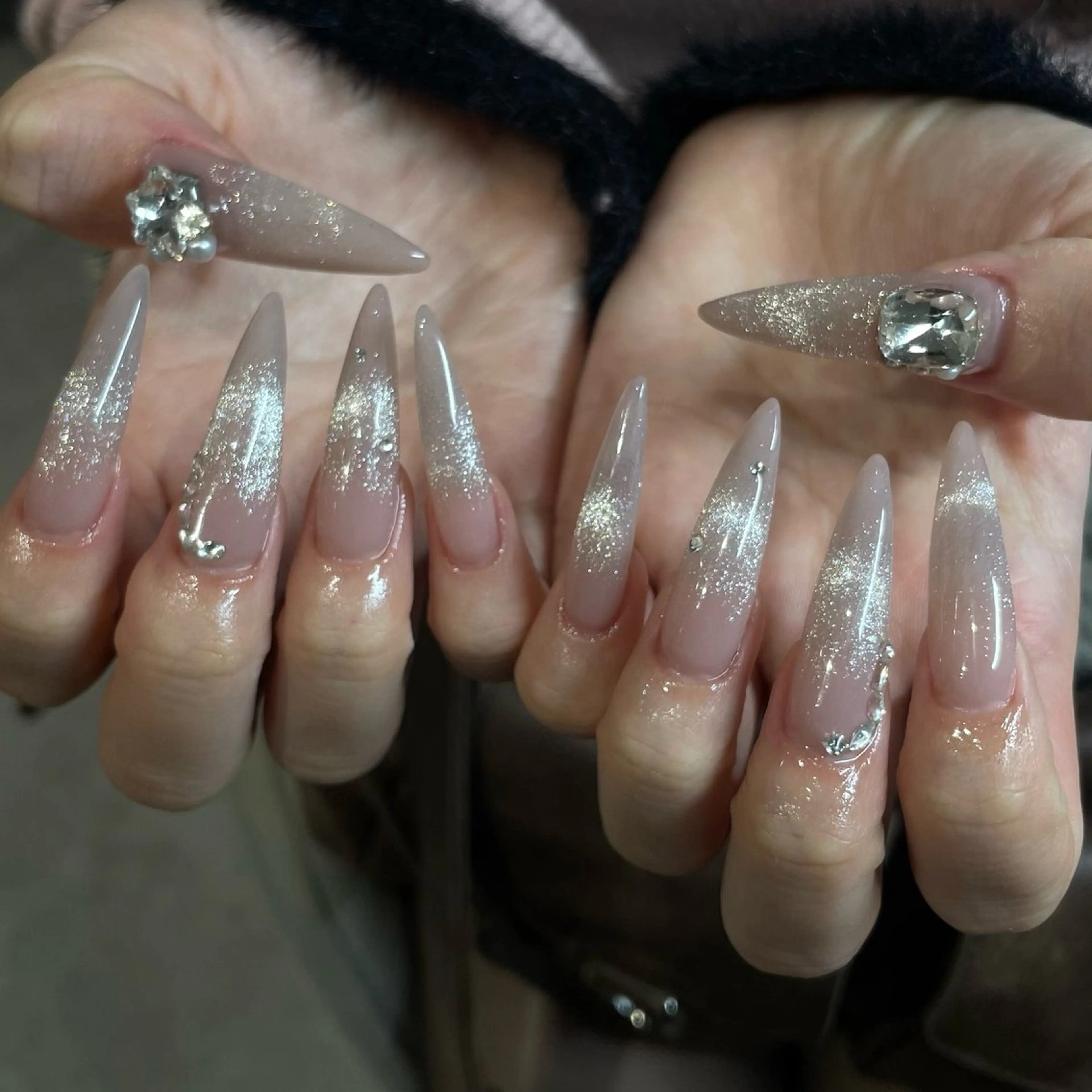 ネイル キラキラネイル ハンドネイル IROHA NAIL Kurumi🪽🫧のネイルデザイン