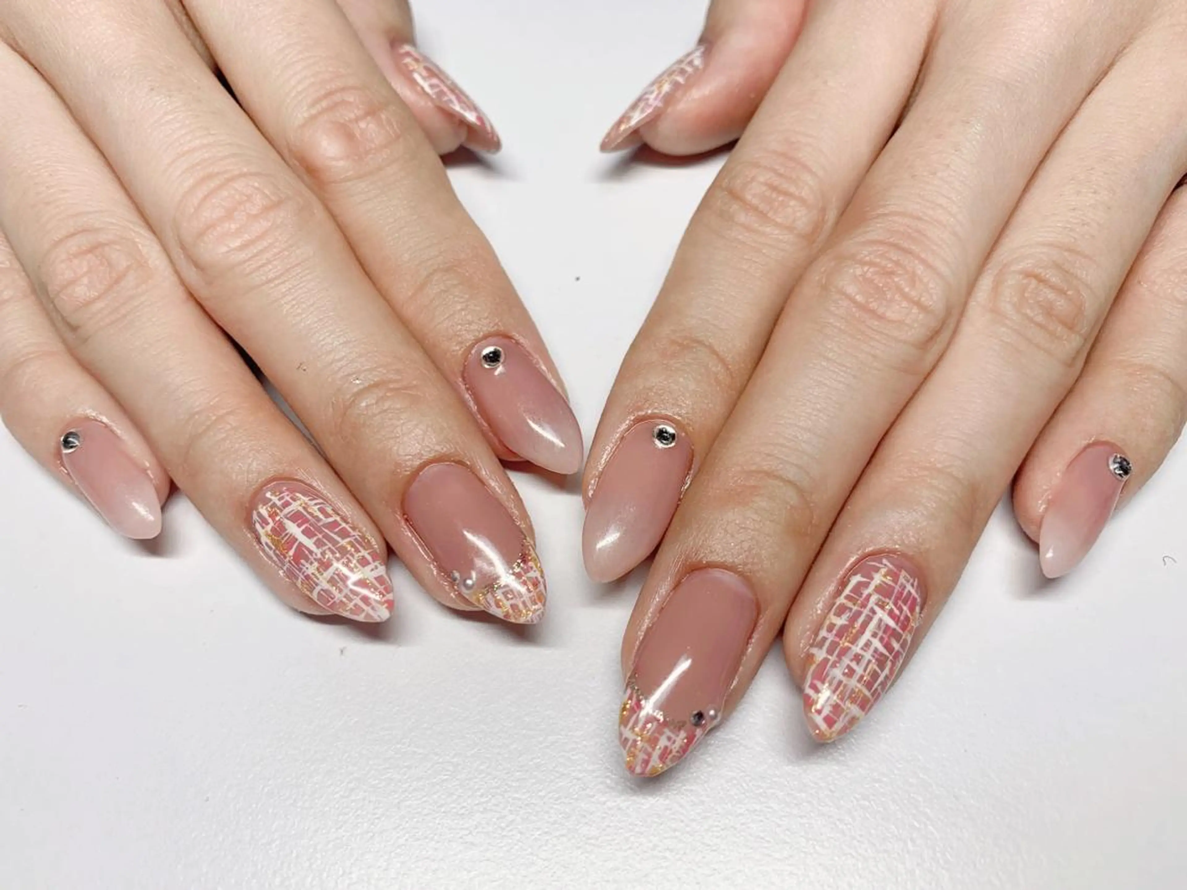 ネイル 持ち込み ピンク ツイードネイル 池崎 美穂のネイルデザイン
