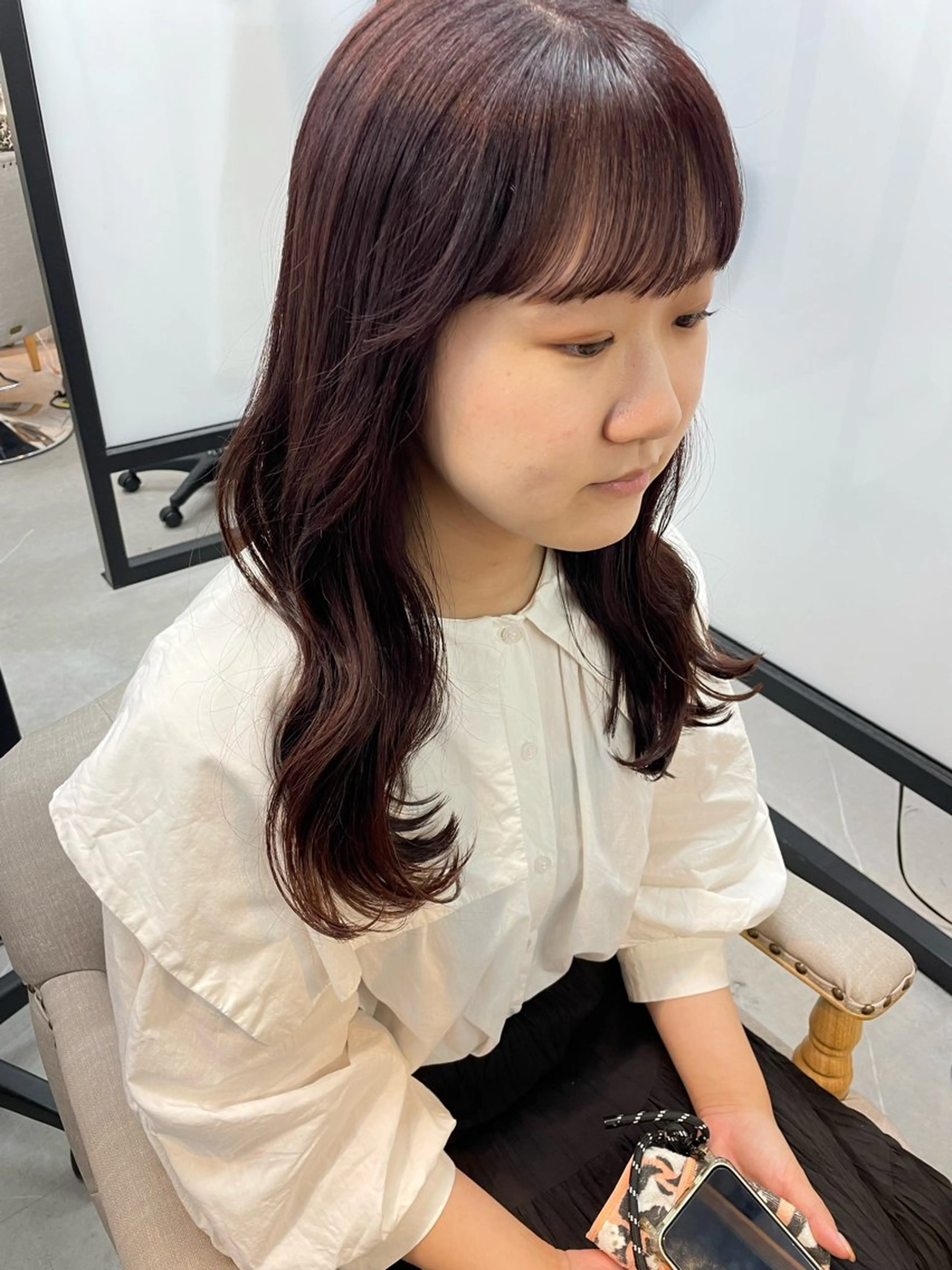 セミロング カラー ラベンダーカラー ピンクカラー レッドカラー 富田 菜月のヘアスタイル