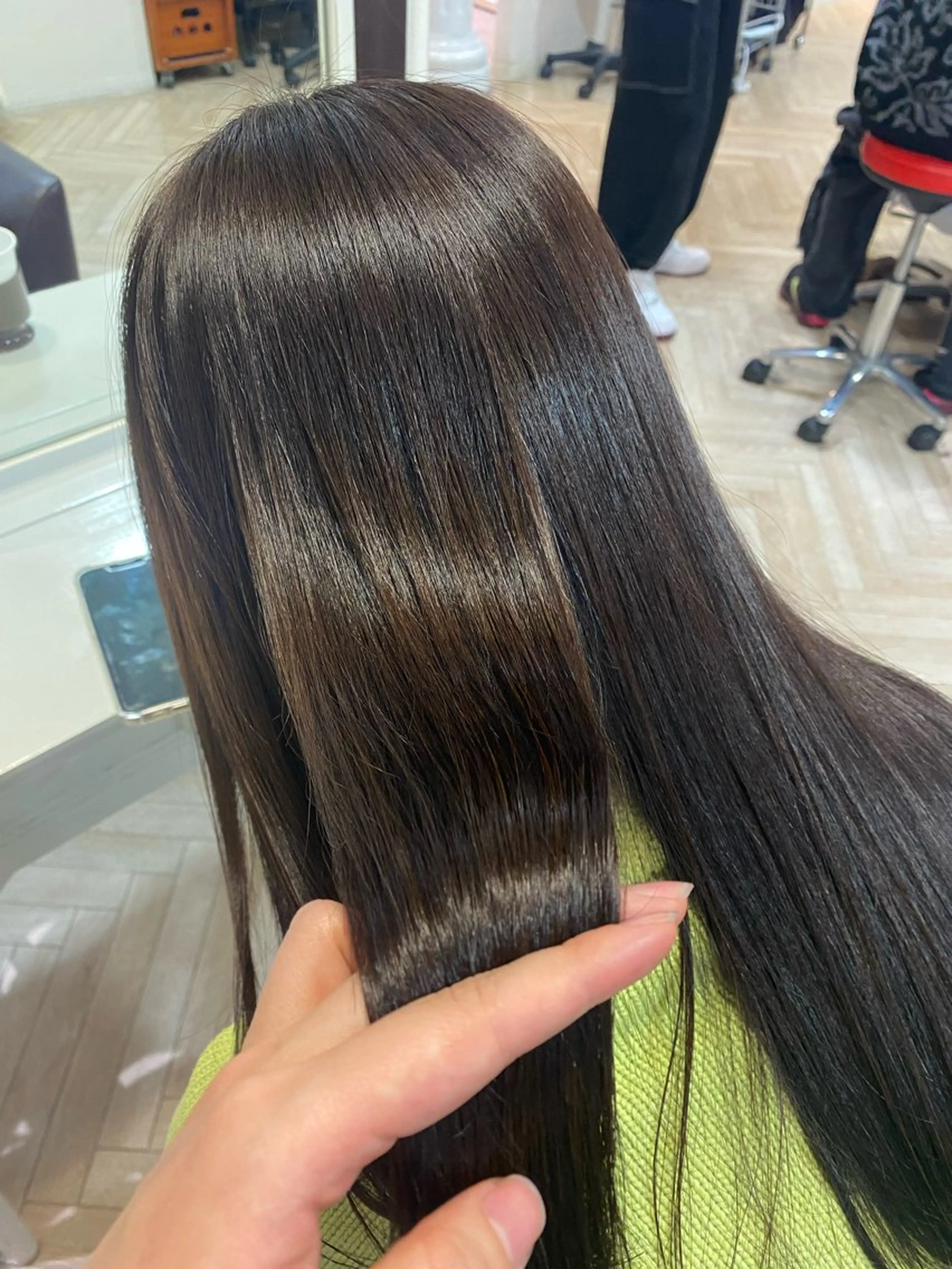 ロング カラー アッシュ アッシュブラウン ブラウンカラー カット ヘアカラー 鈴木 二依奈のヘアスタイル