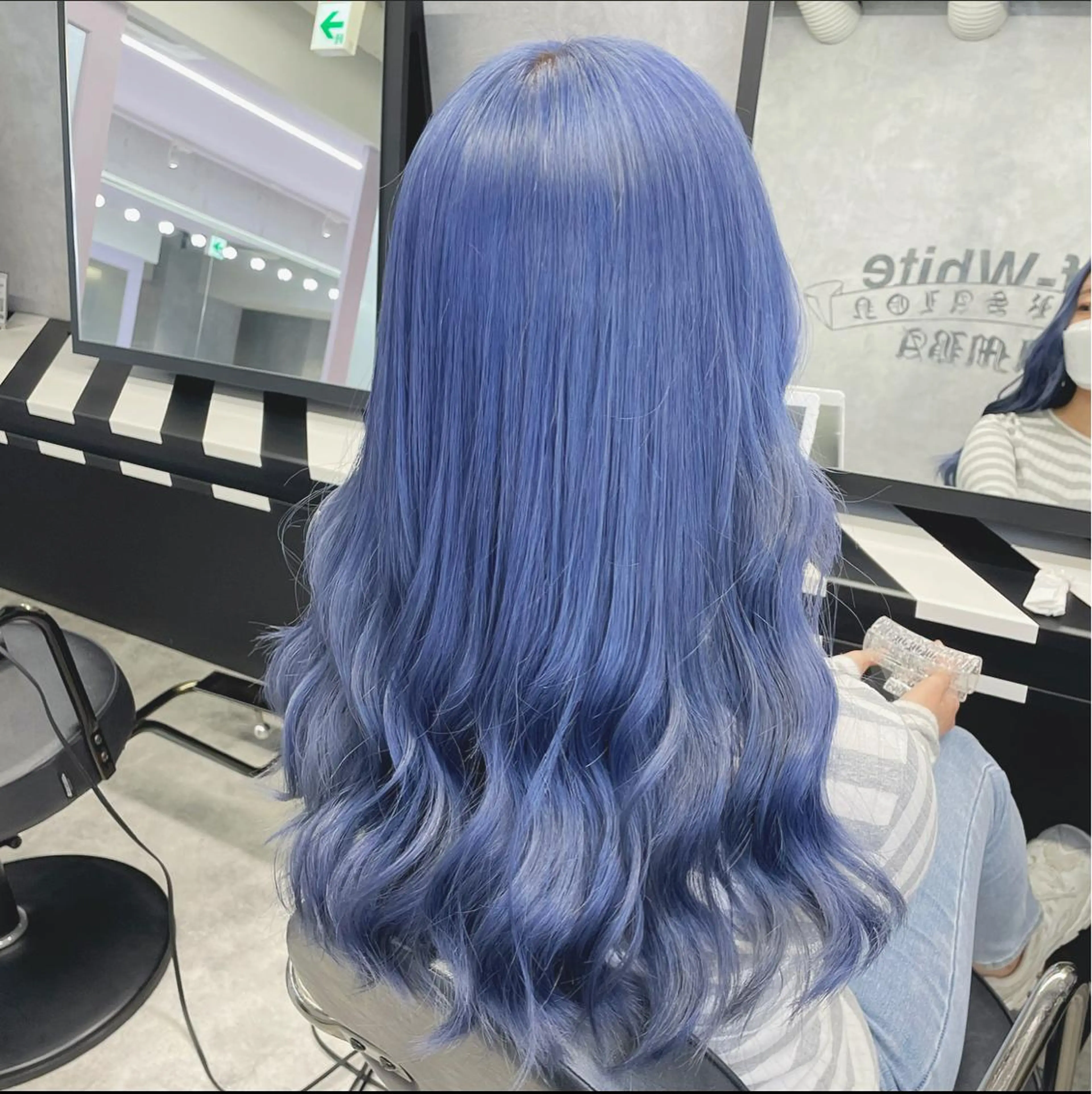 セミロング ブリーチ&エクステ 🥀ケアカラー特化のヘアスタイル