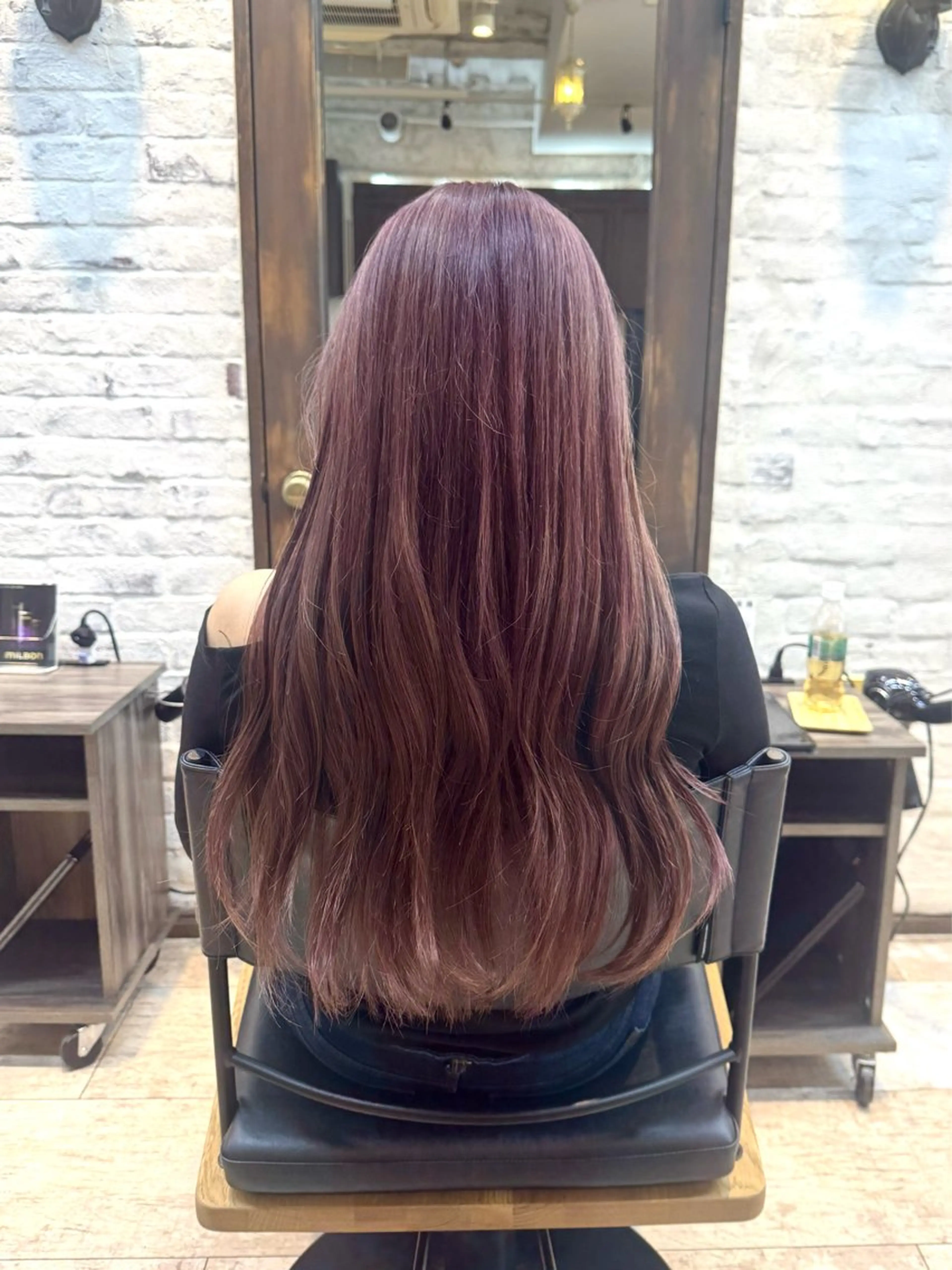 ロング カラー 西出 茉燦のヘアスタイル