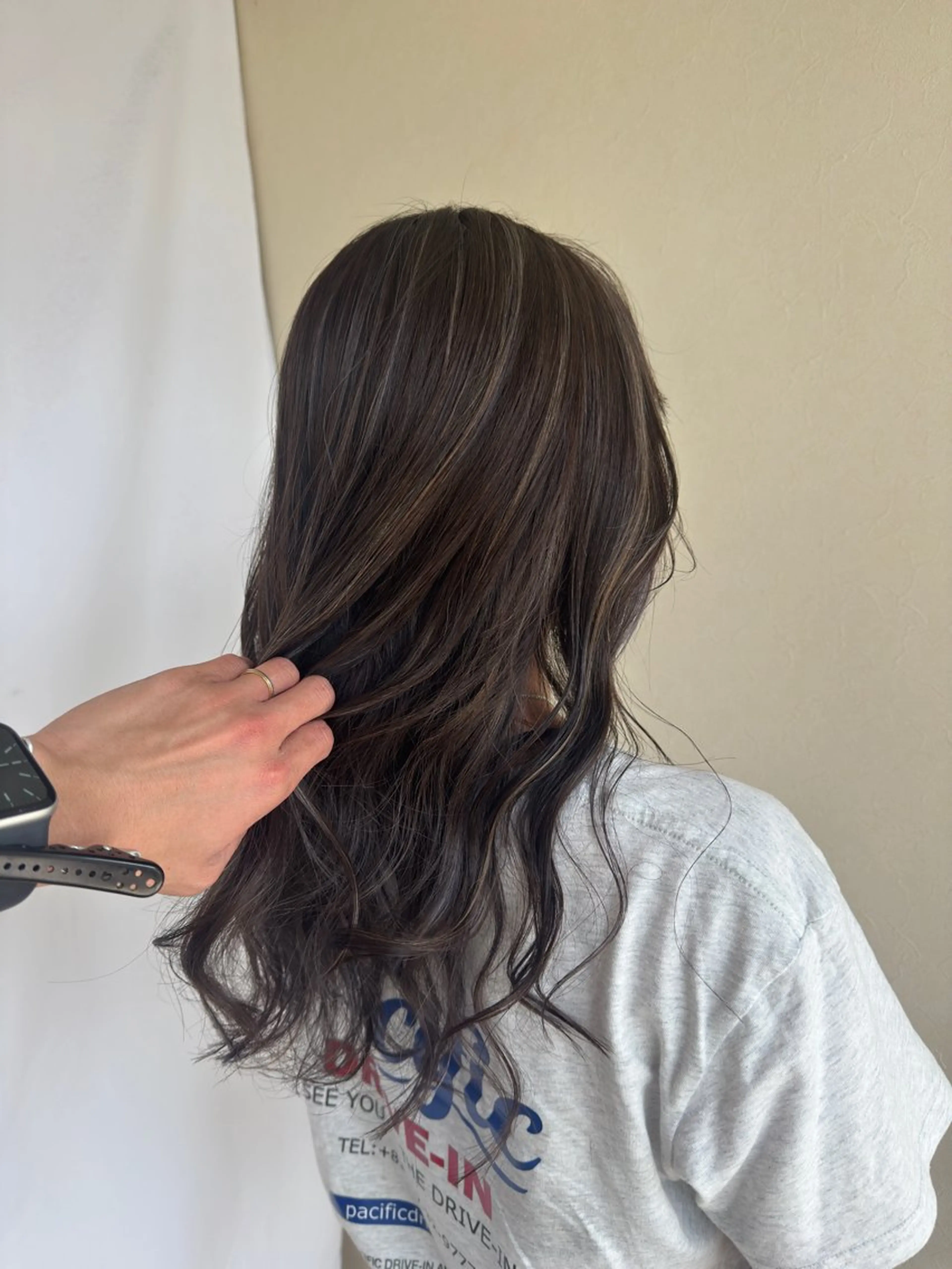 ロング カラー グレージュ ハイライトカラー ハイライト ハイライトカラー✨ グレージュ✨鎌倉光洋のヘアスタイル