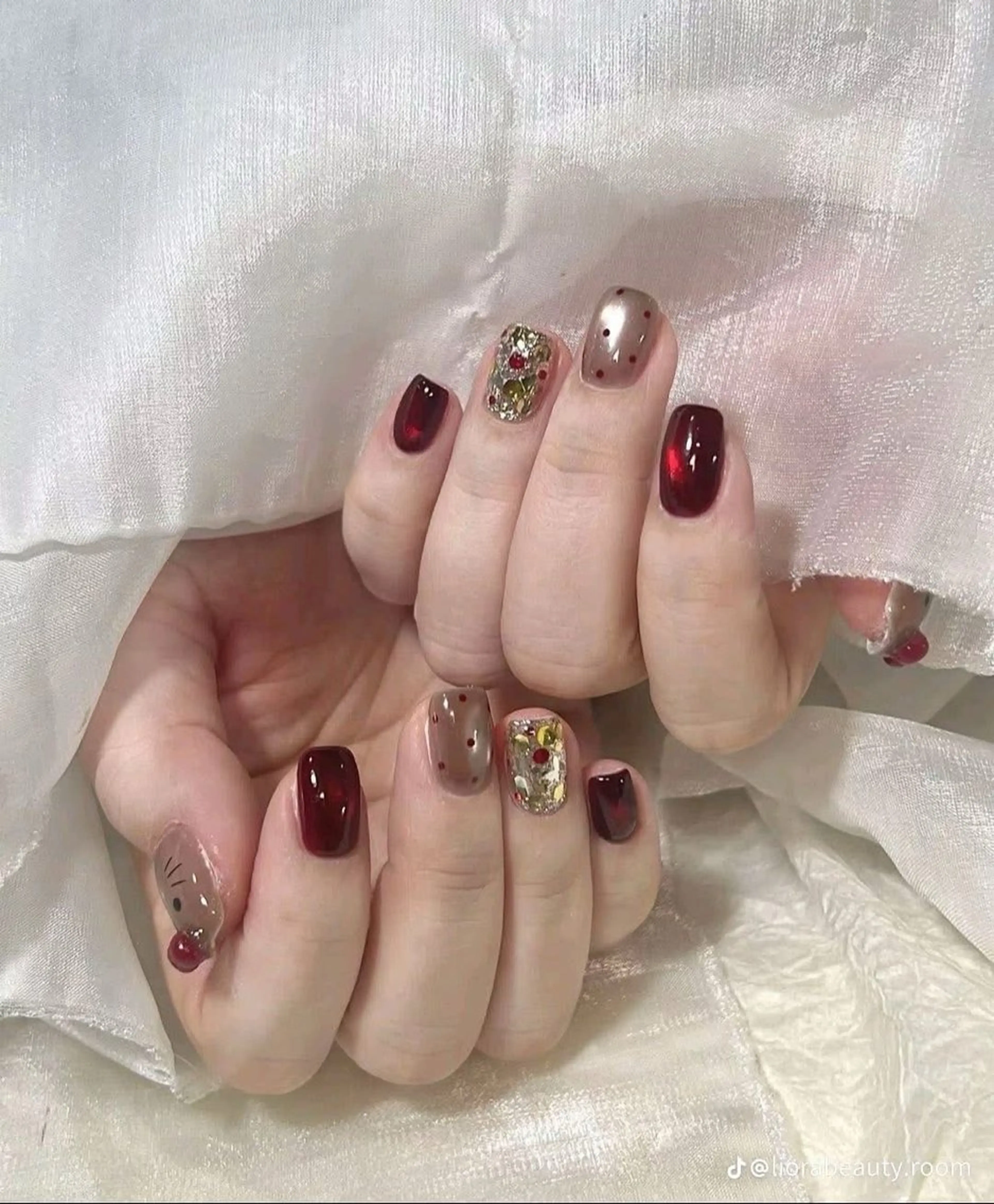 ネイル オーロラネイル ブルー チークネイル 長さ出し フットネイル ハンドネイル JIN 168 新大久保のネイルデザイン