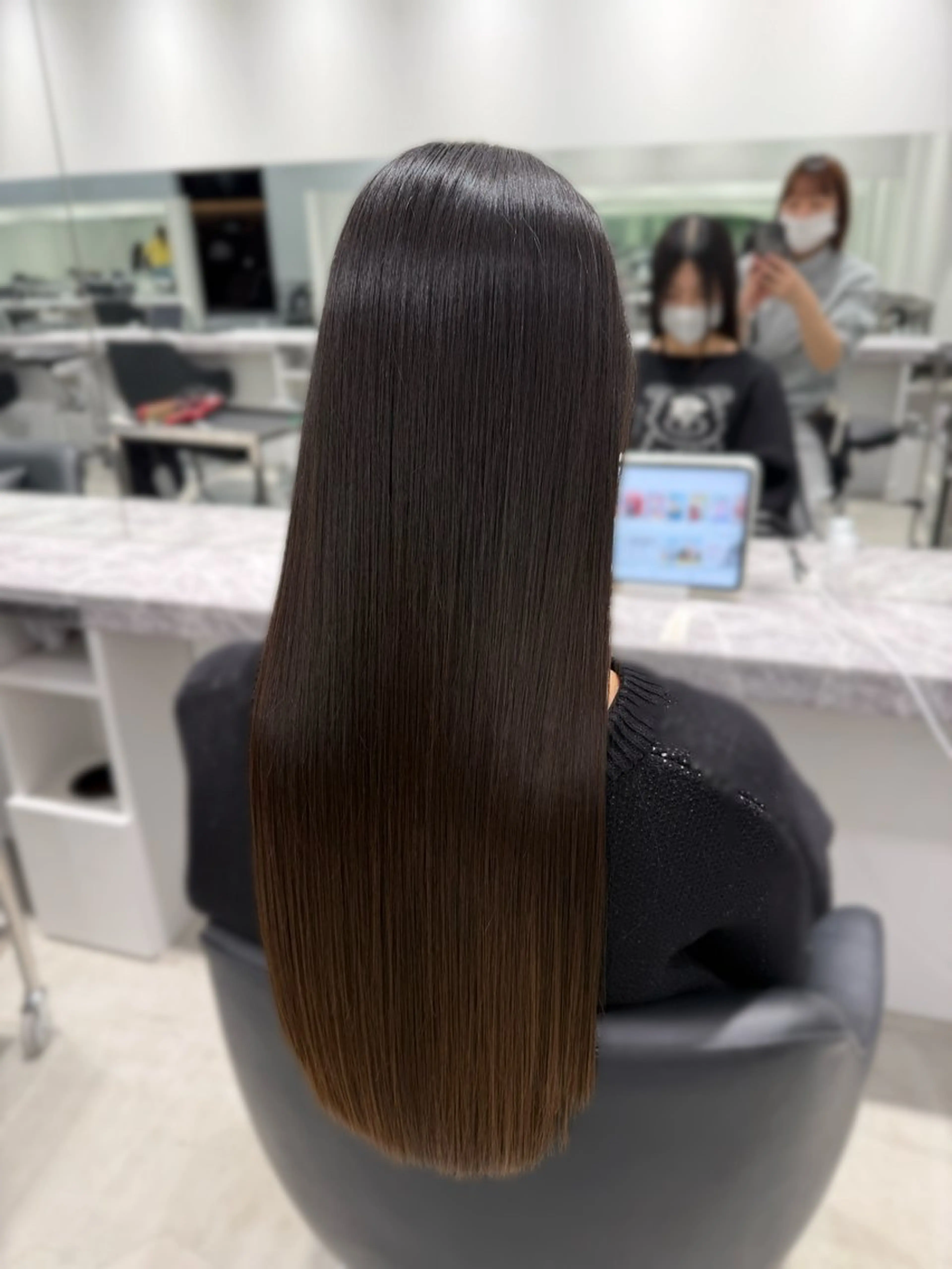 ロング なかはた りく /艶カラー/白髪染めのヘアスタイル