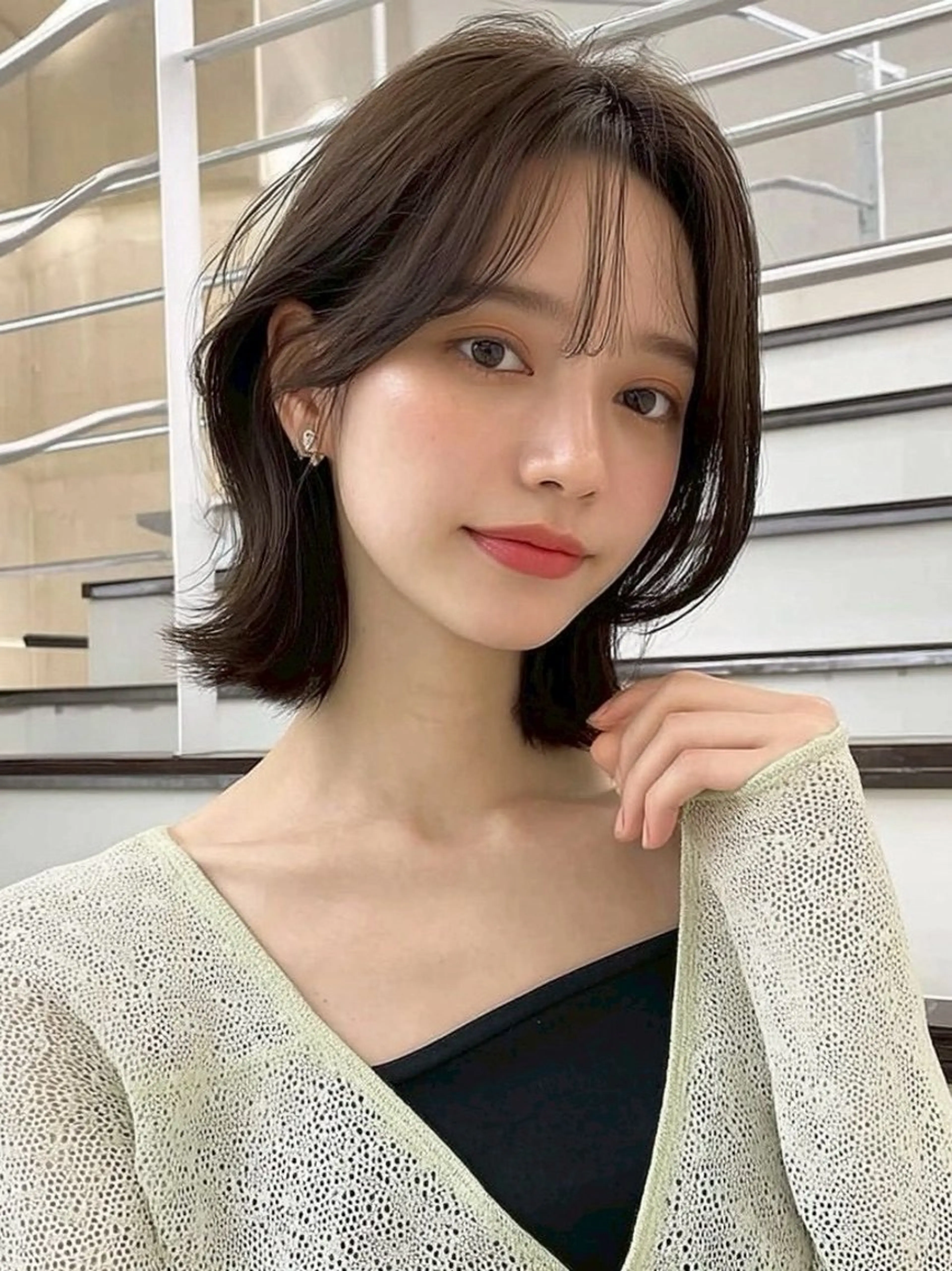 ミディアム 越川 友美子のヘアスタイル