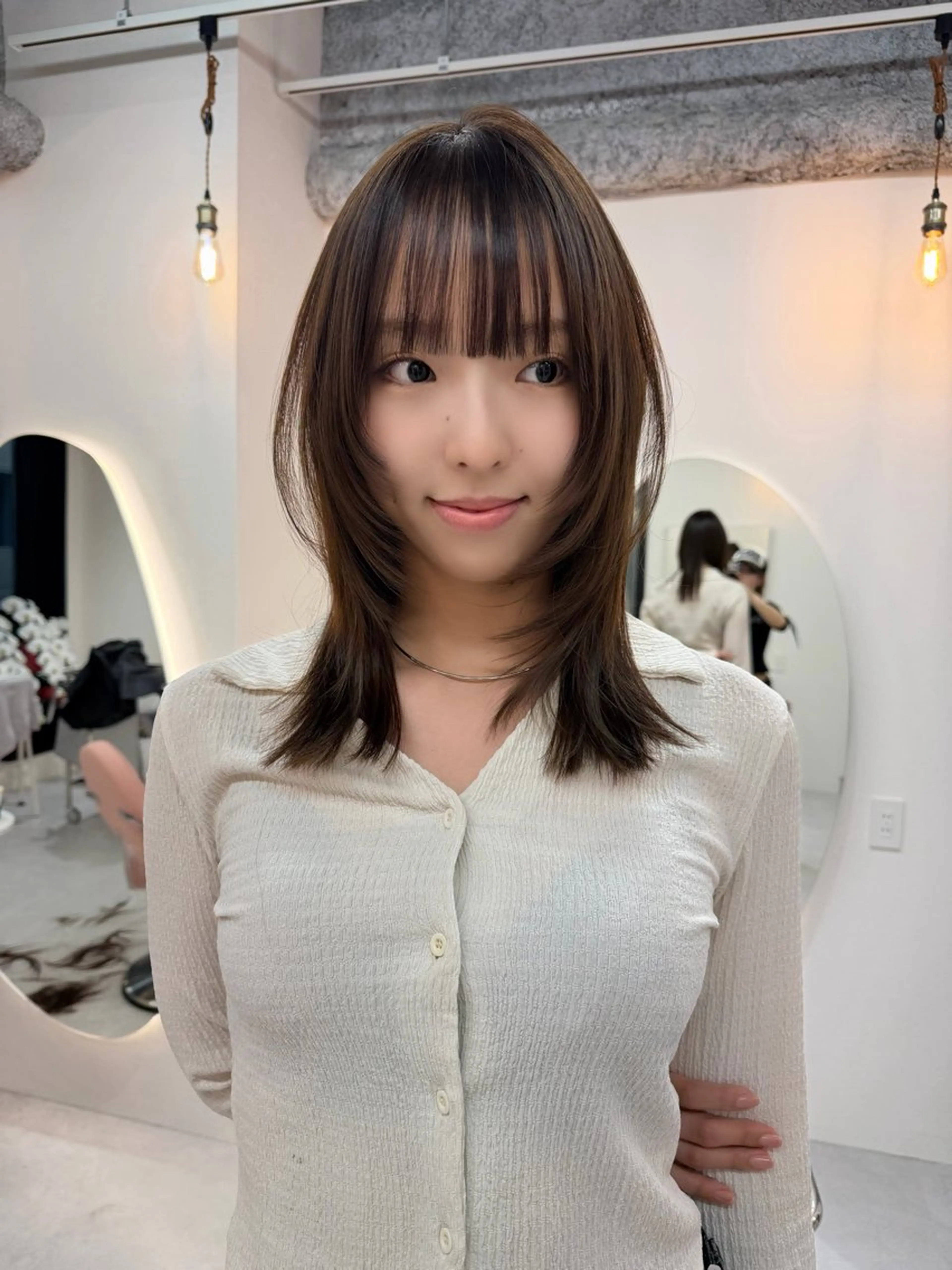 ミディアム カット ヘアカラー トリートメント RiA/レイヤーカッ ト/ハッシュカットのヘアスタイル