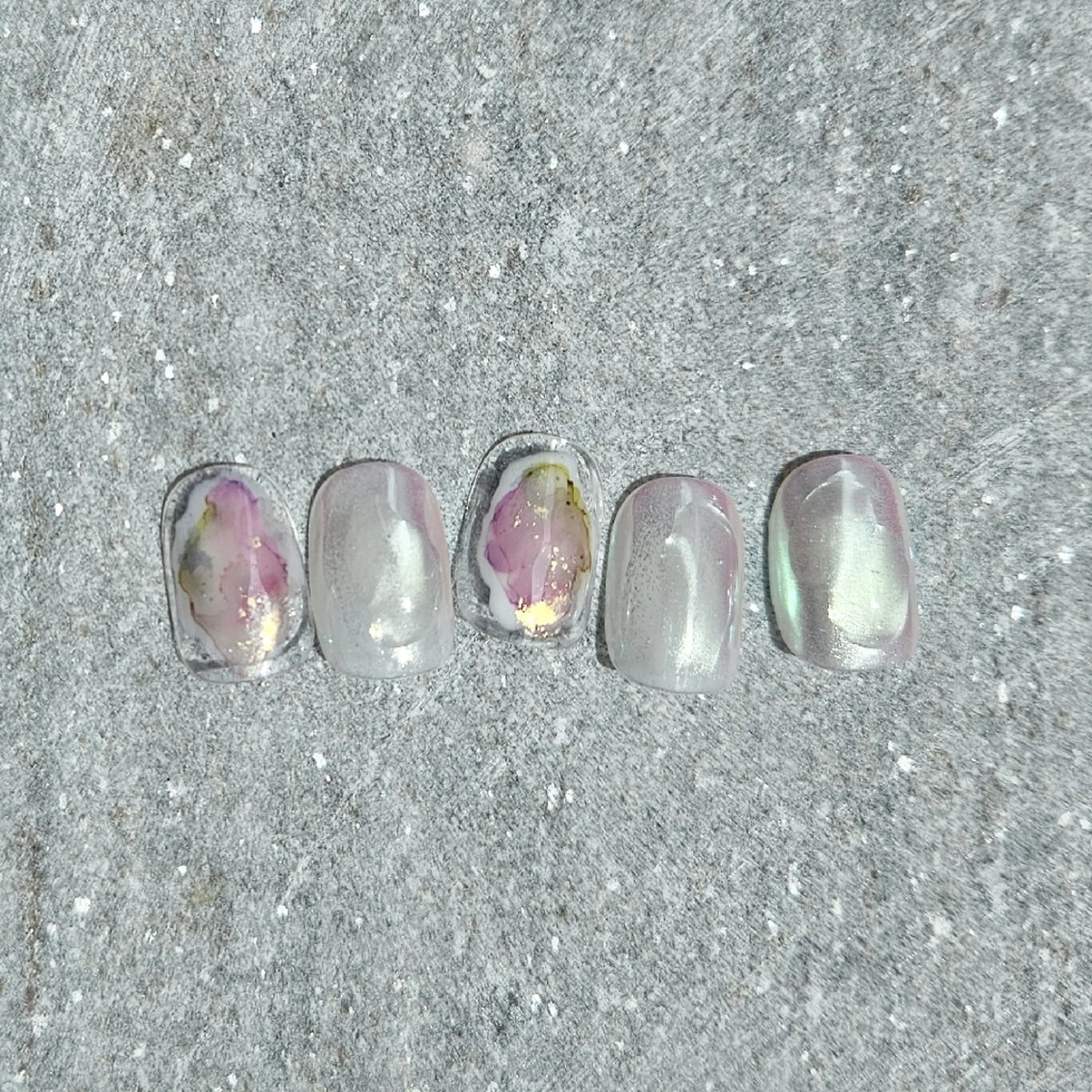 ネイル オーロラネイル ニュアンスネイル シンプルネイル 夏ネイル Nailsalon manoのネイルデザイン