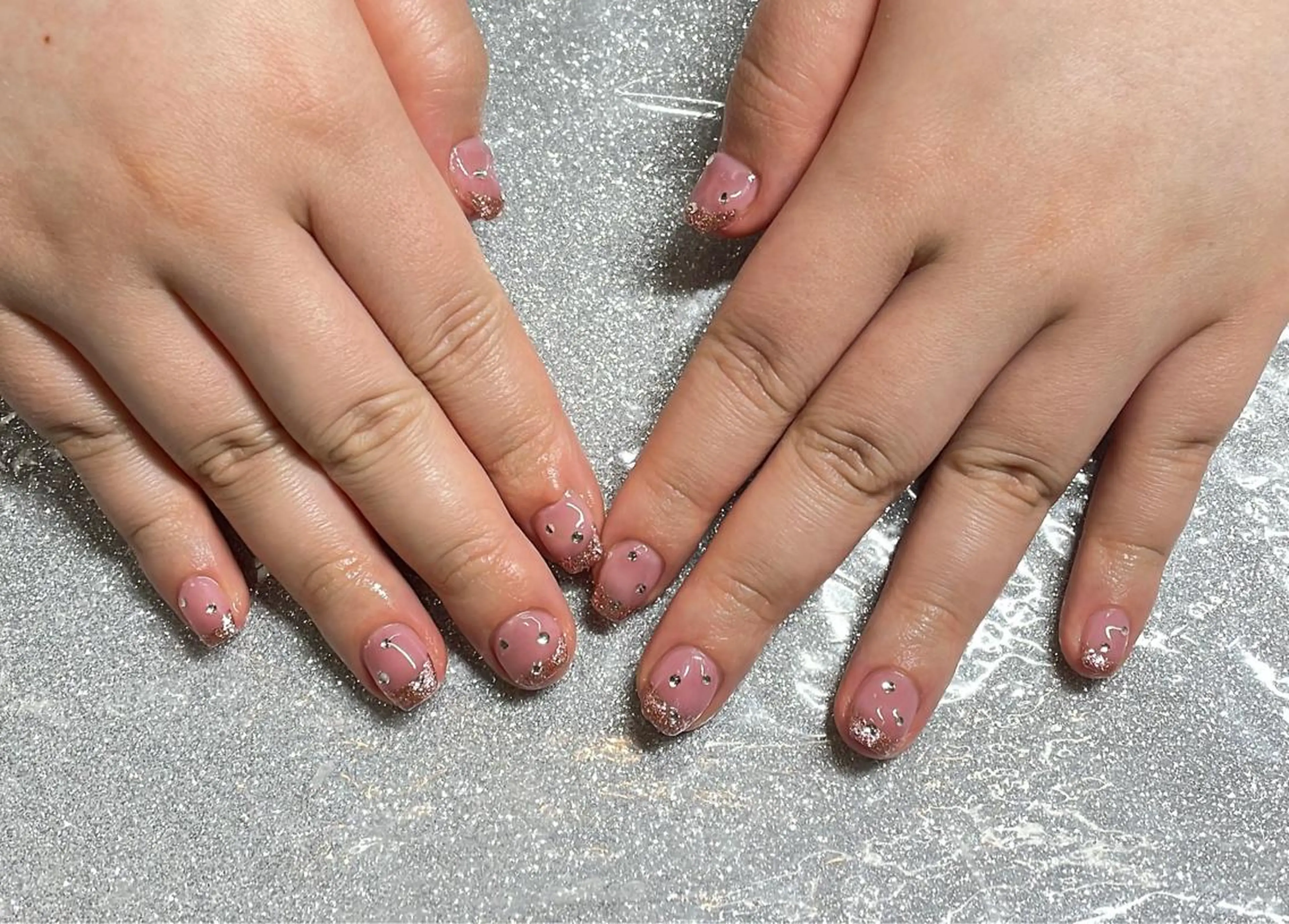 ネイル ハンドネイル VIERU 🌈🎀💖のネイルデザイン