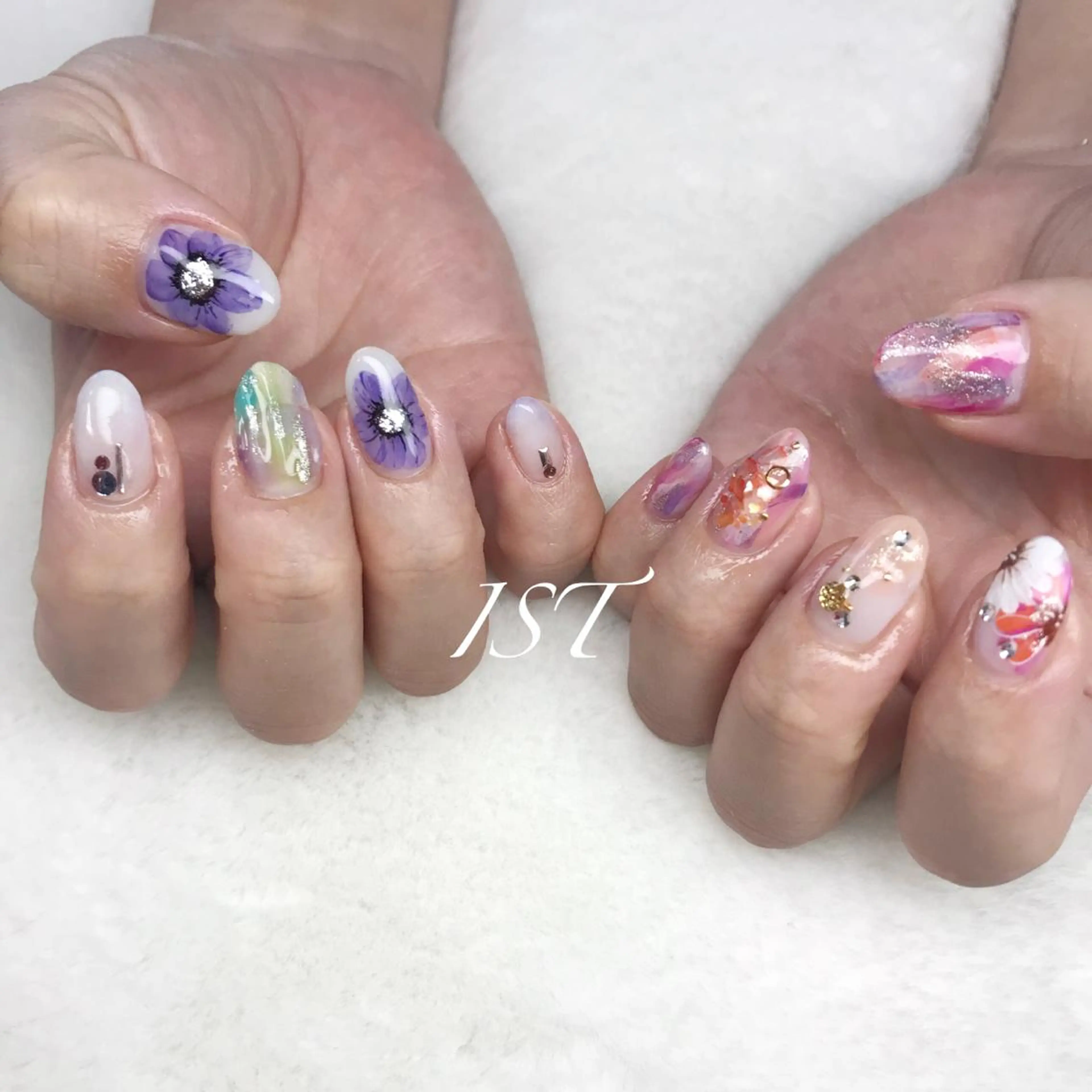 ネイル アートネイル ジェルネイル グリーン ニュアンスネイル メンズ歓迎🙆♀️ エステ/ネイルISTのネイルデザイン
