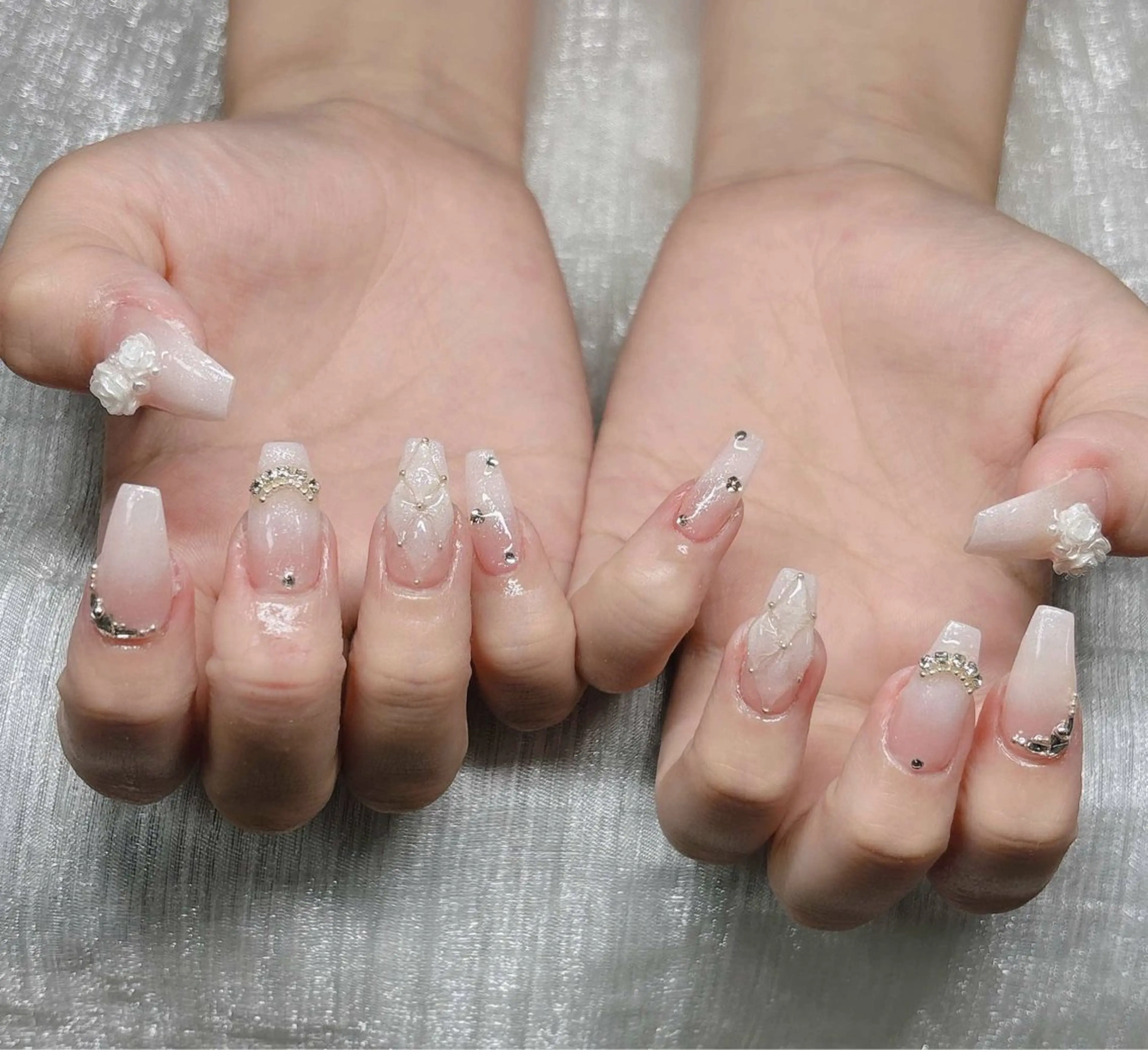 ネイル 長さ出し グラデーション 卒業式 キラキラネイル マグネットネイル ハンドネイル Lee Nailsのネイルデザイン