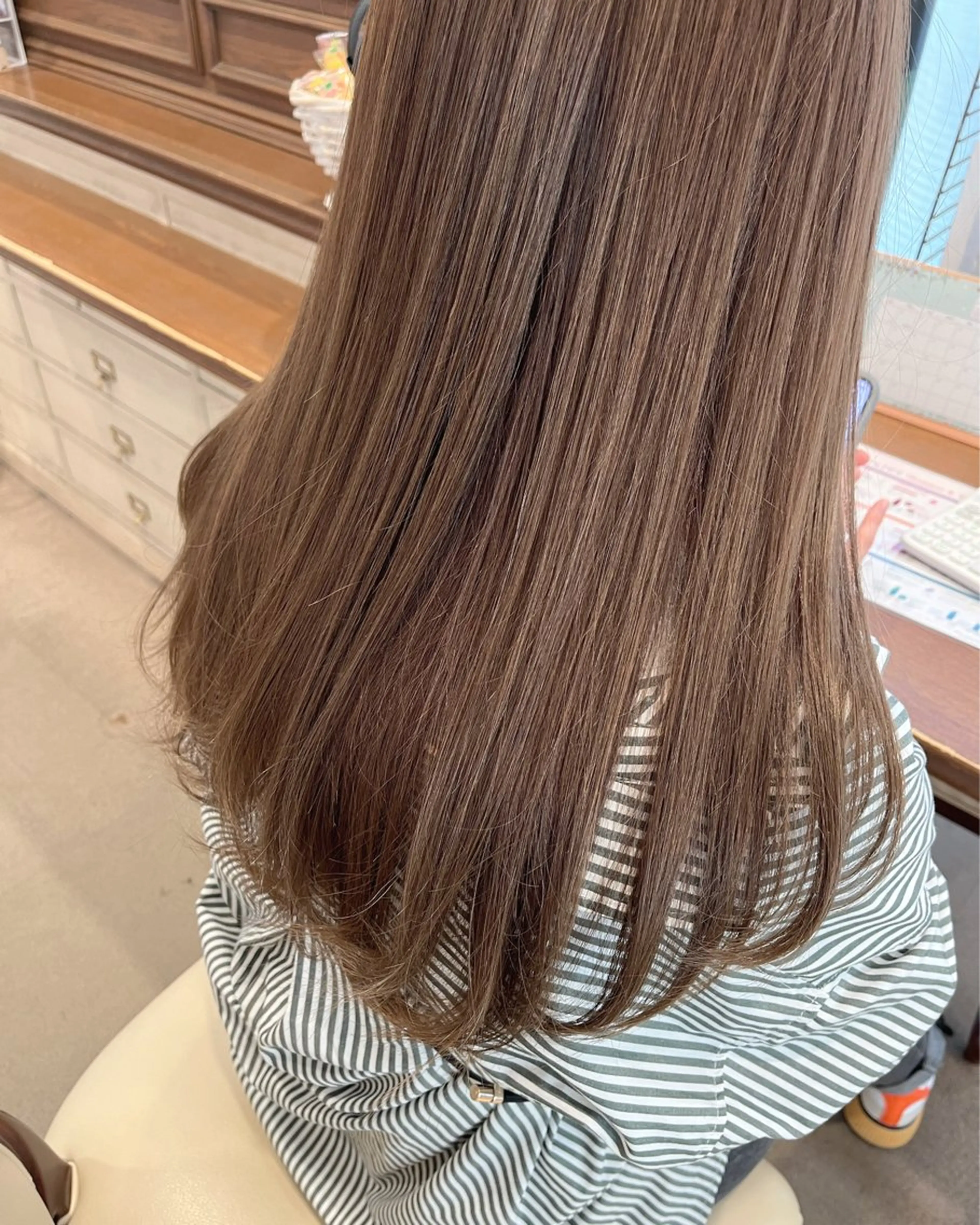 ロング カラー ベージュカラー ブリーチ グレージュ ブリーチなしカラー レイヤーカット カット ヘアカラー トリートメント サソウ ユリエ🥥のヘアスタイル