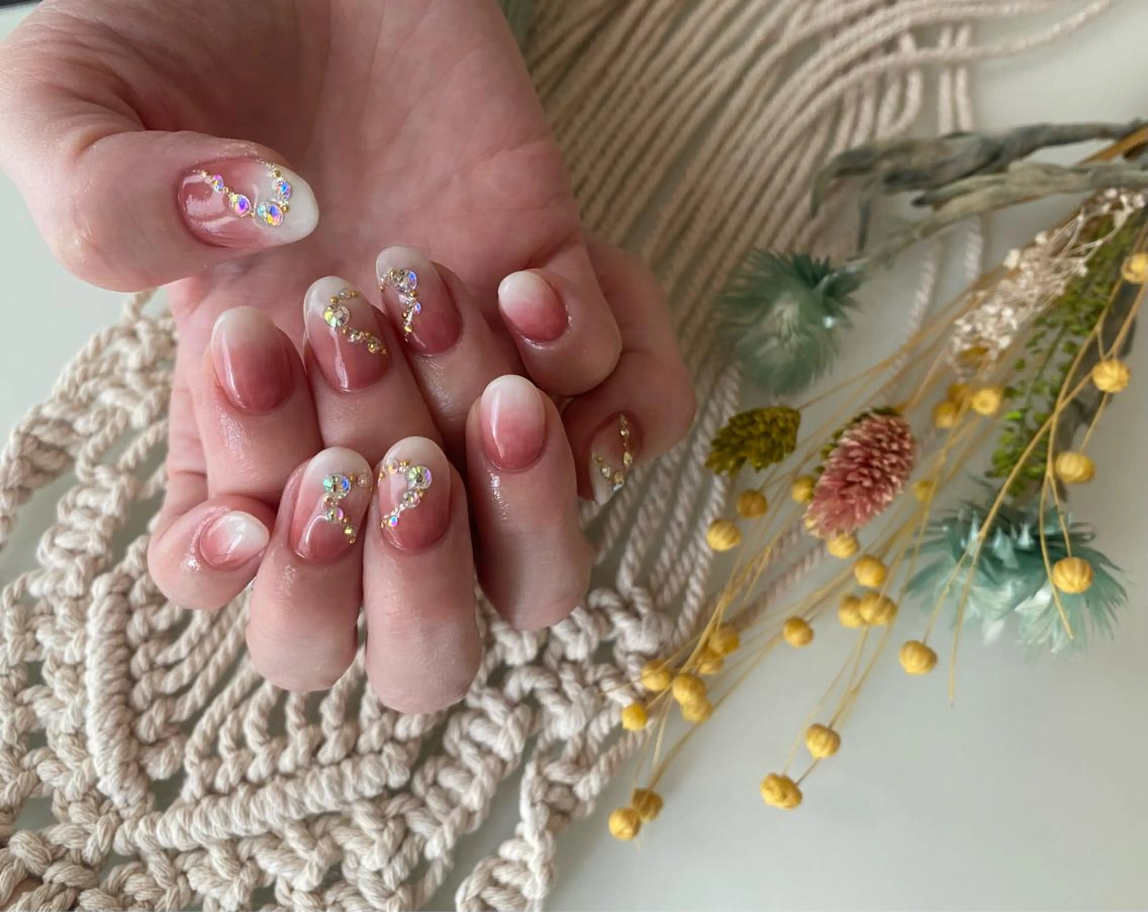 ショート ネイル ストーンネイル ハンドネイル ëmma nail_ by chulaのネイルデザイン