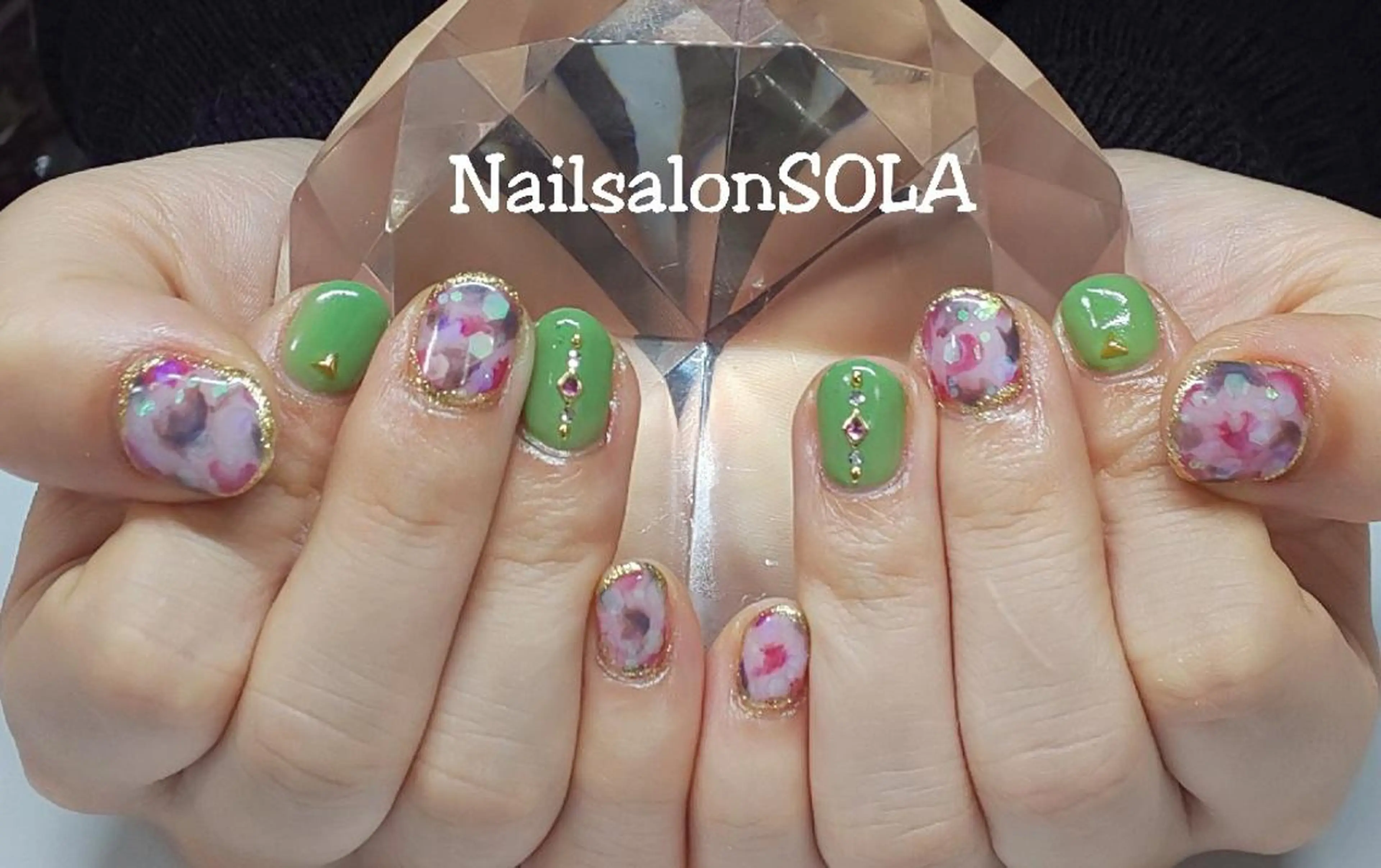 ネイル 成人式 グリーン ハンドネイル 田代 夏子のネイルデザイン