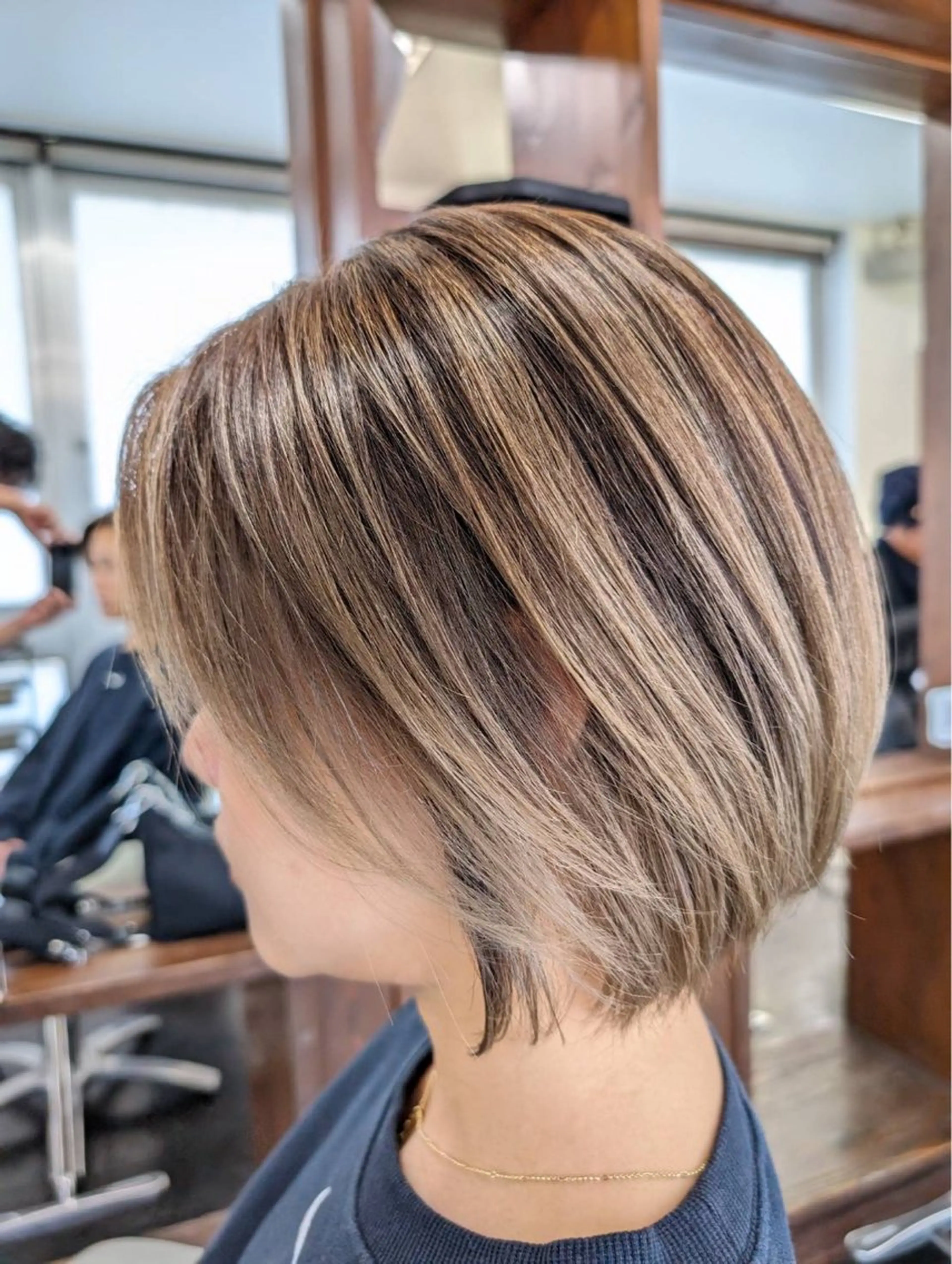 ショート ハイライト レイヤーカット ヘアカラー OLUOLU所属・桝田 友美のヘアスタイル