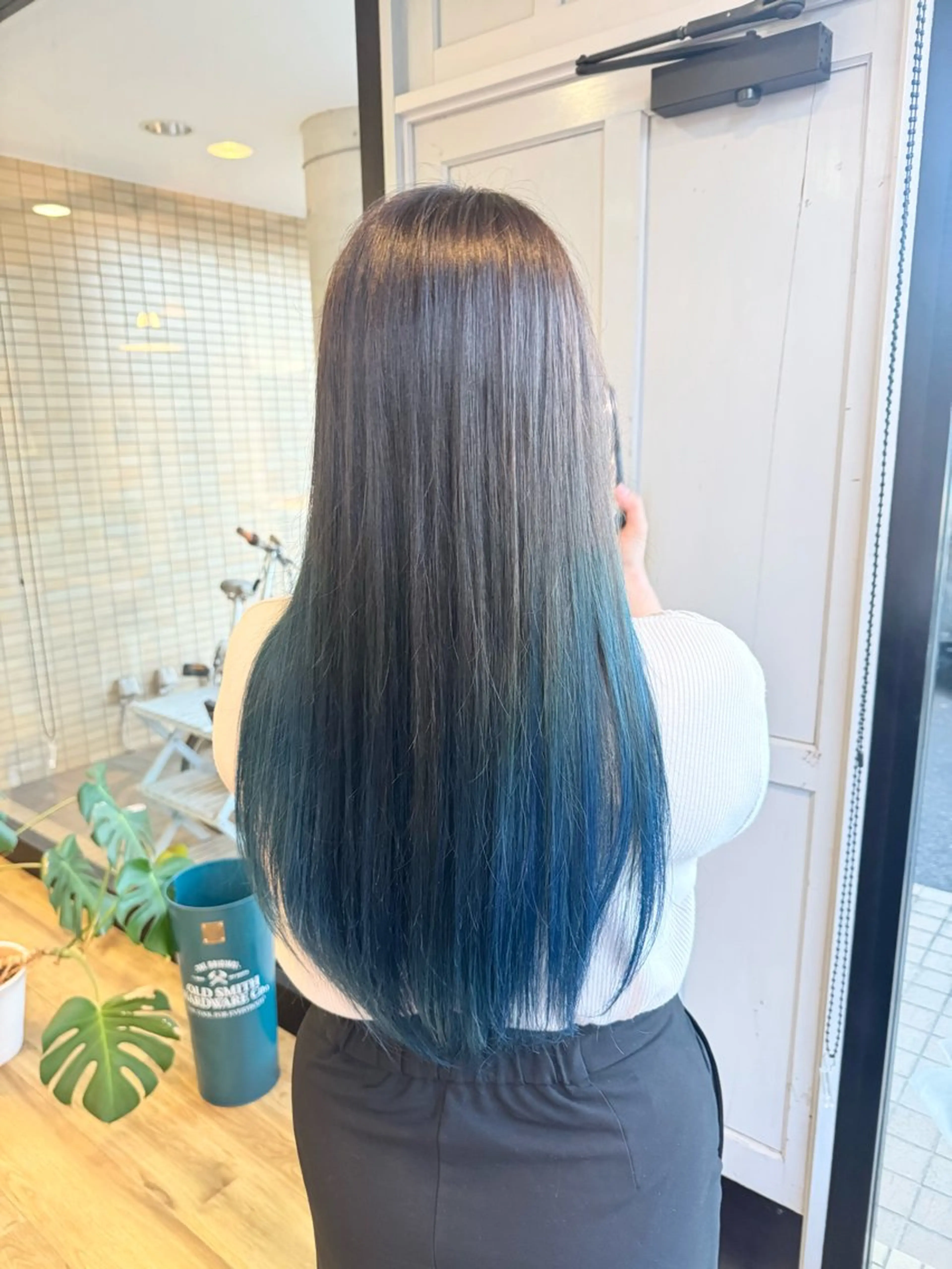 ロング カラー ブルーカラー グラデーションカラー ヘアカラー トリートメント ツキダテ ユイのヘアスタイル