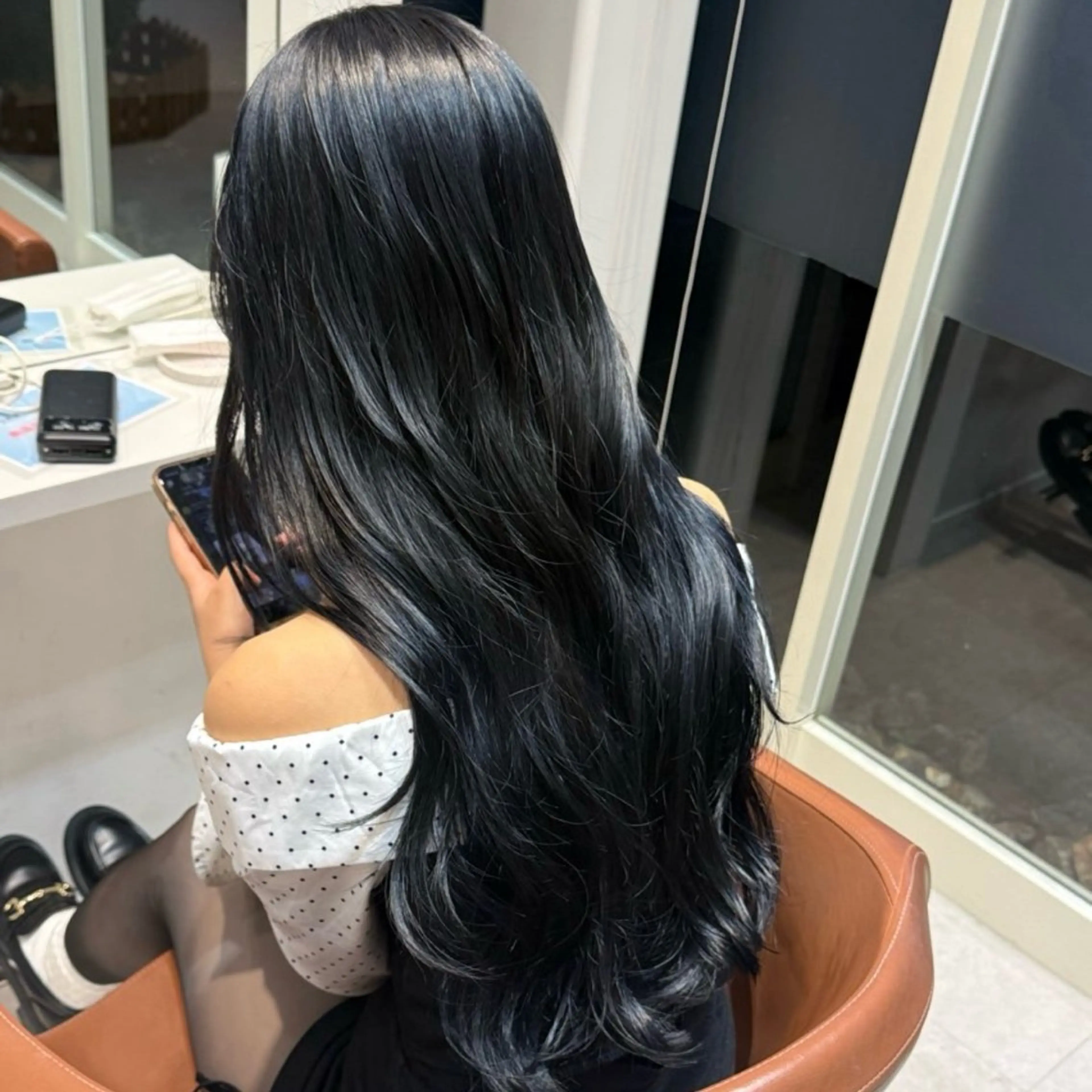 ロング カラー 黒髪 ブルーカラー ブルーブラック ヘアカラー Hinako🦋 ブリーチカラーのヘアスタイル