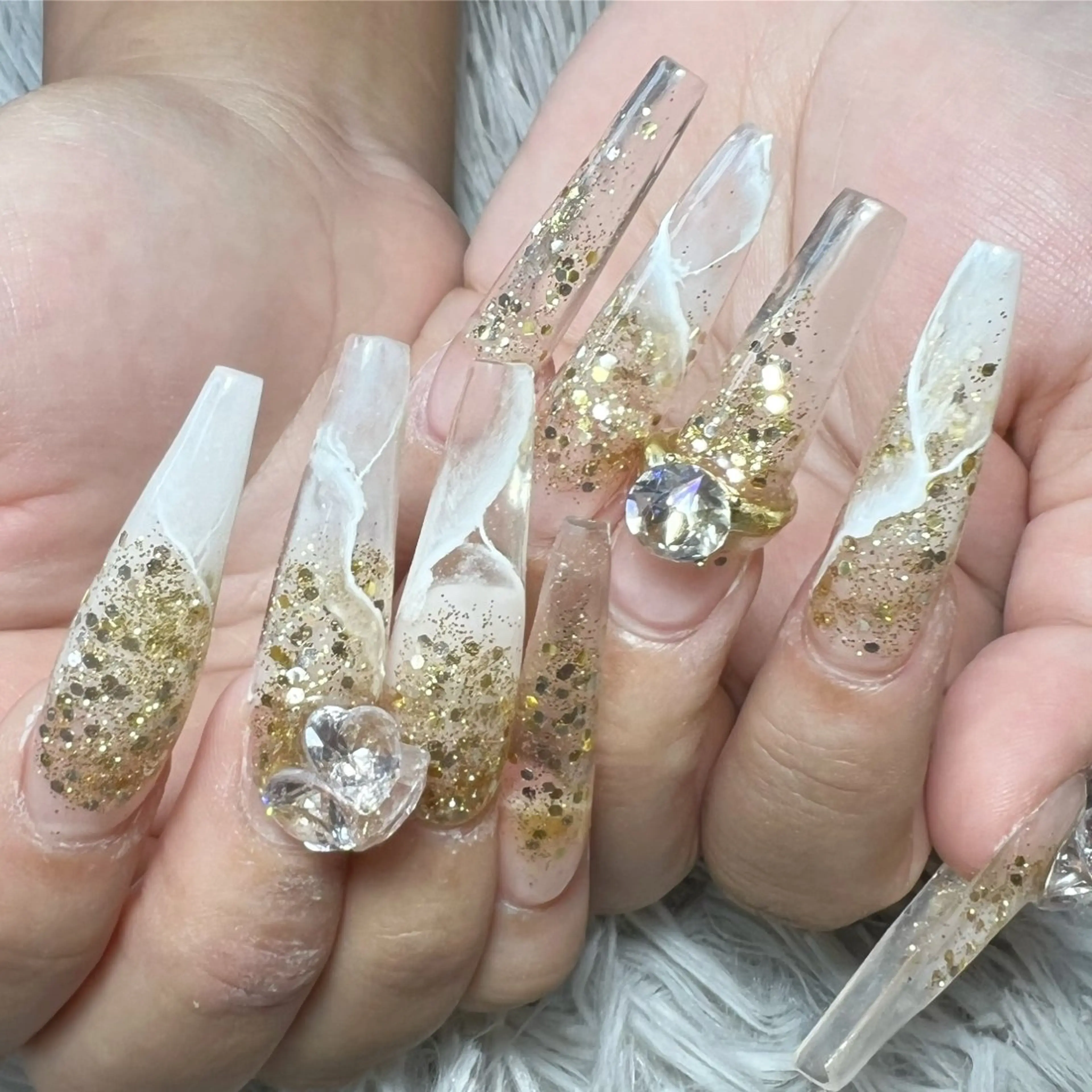 ネイル ゴールド スカルプネイル ハンドネイル シェヌネイル JURAのネイルデザイン