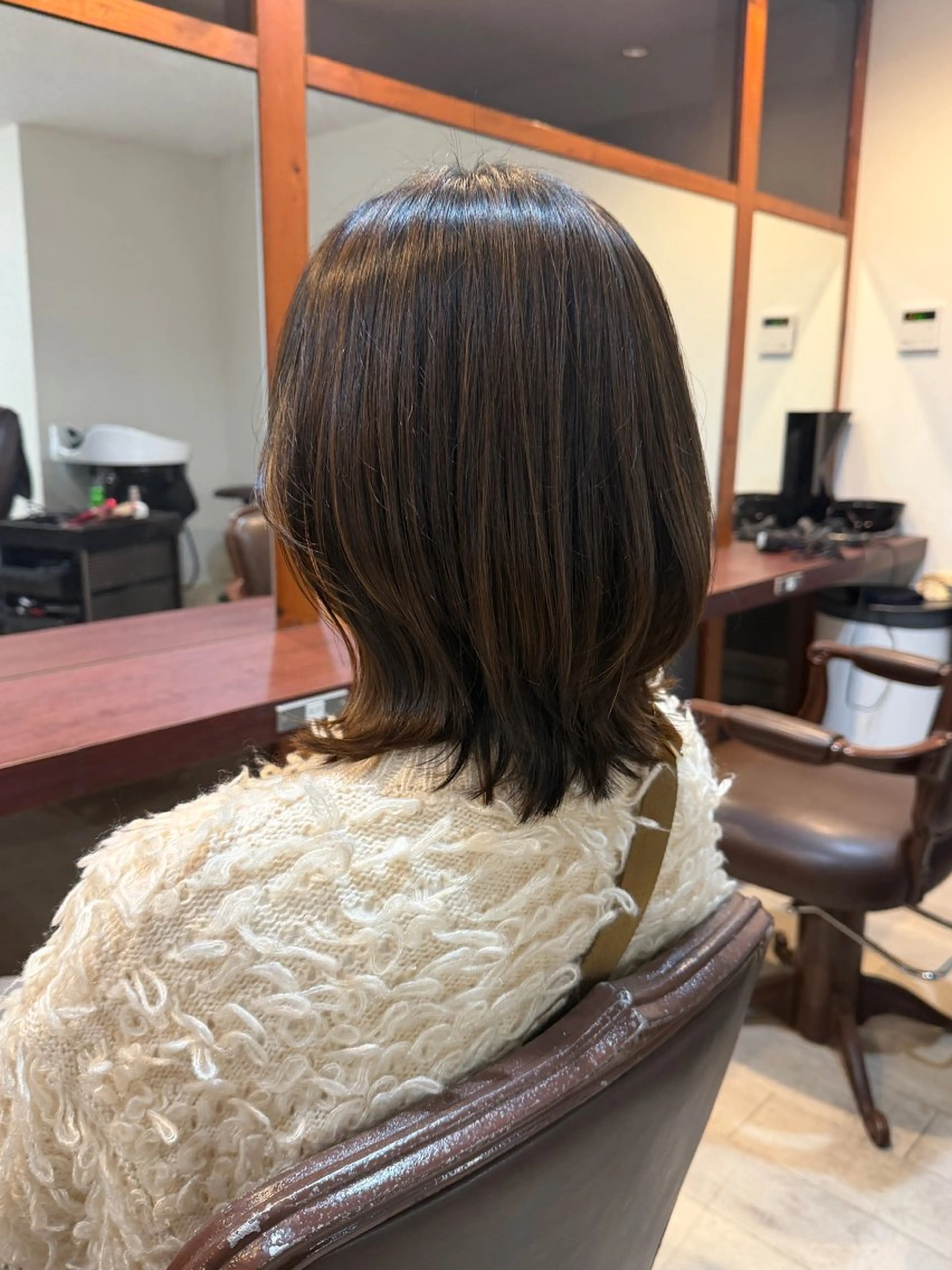 ミディアム レイヤーカット 外ハネヘア 篠田 奈々のヘアスタイル