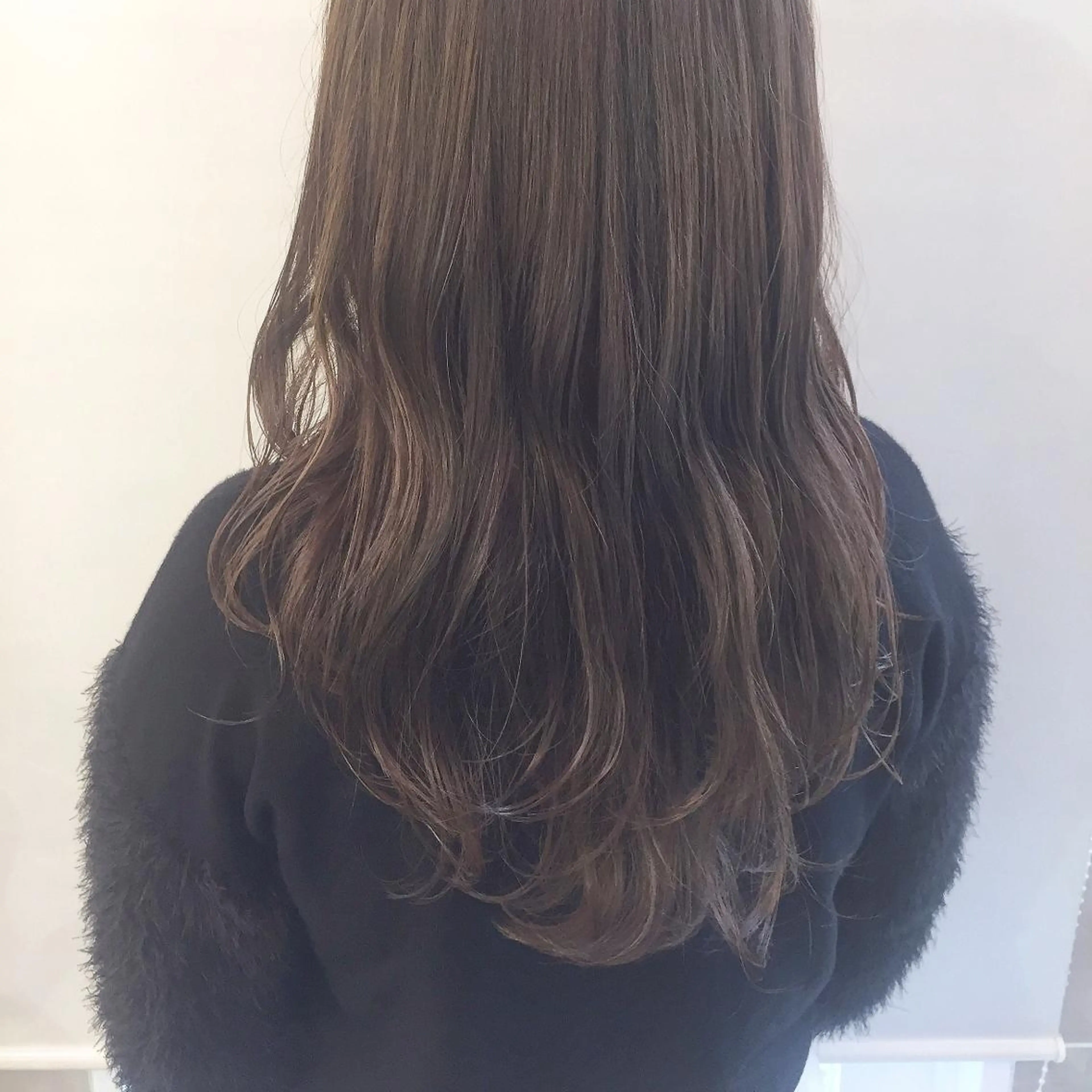 セミロング カラー アッシュ アッシュブラウン ブラウンカラー 齋藤 咲のヘアスタイル