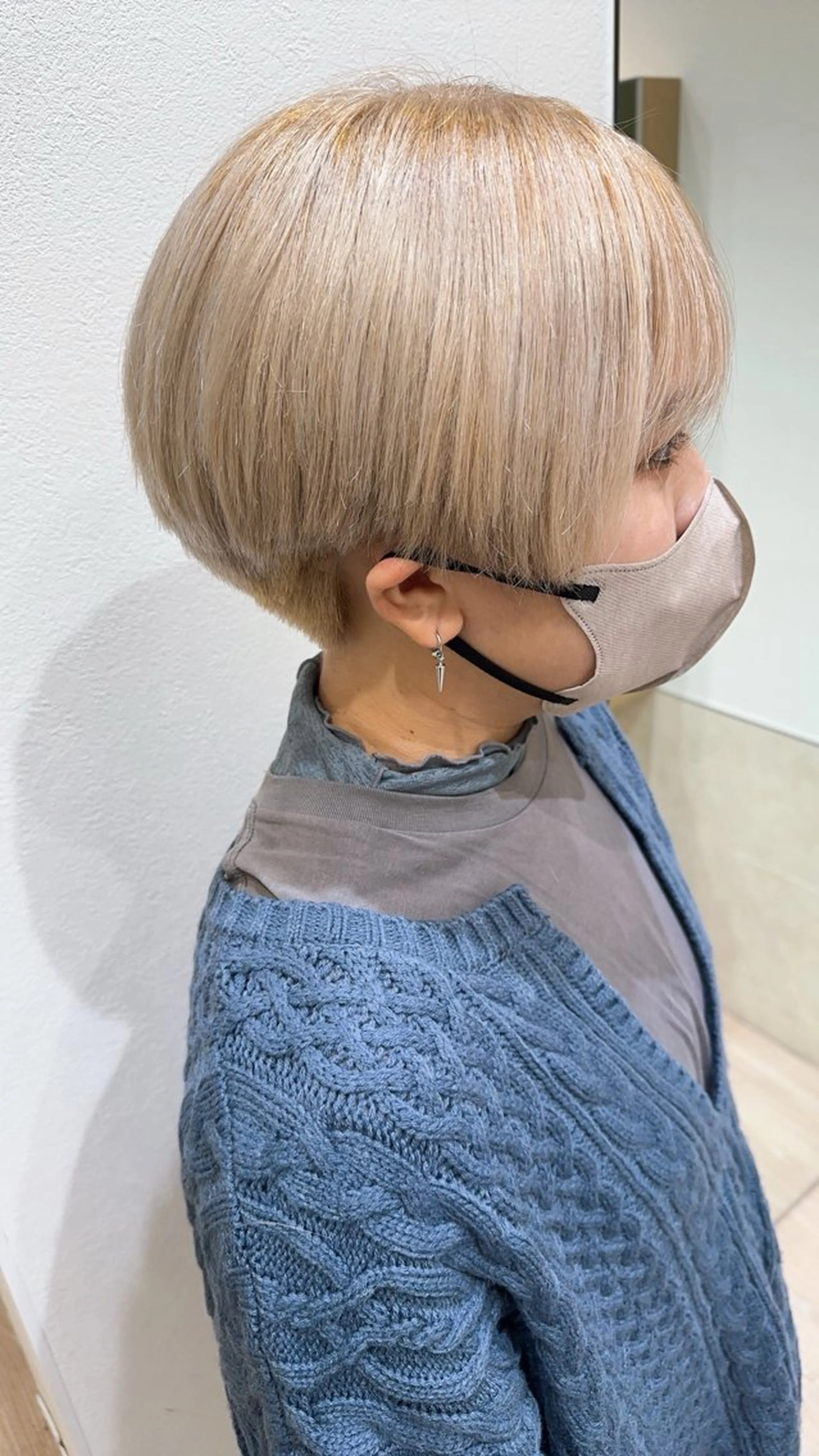 ショート カラー ベージュカラー ダブルカラー ホワイトベージュ ショートヘア 織田 ゆみのヘアスタイル