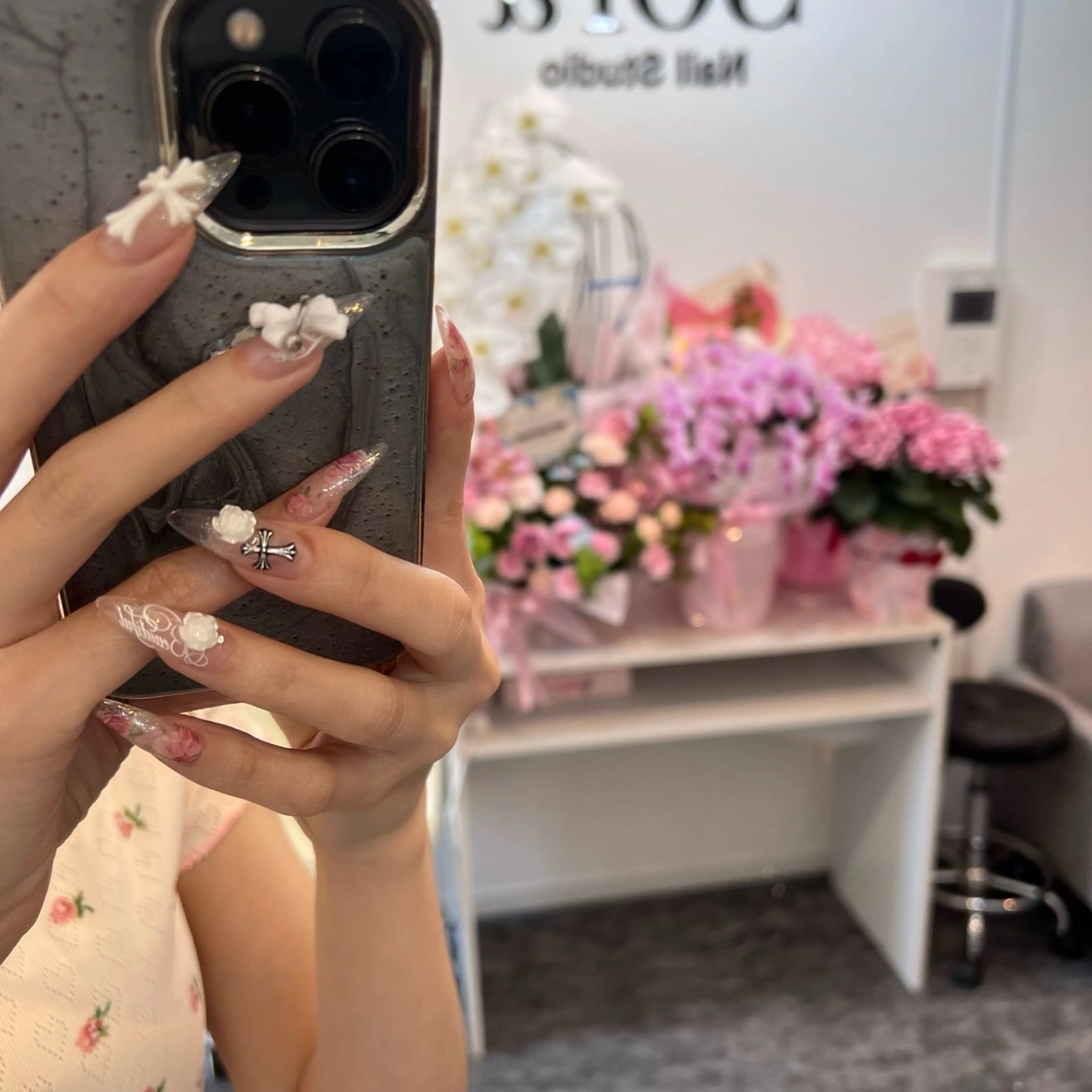 ネイル オーロラネイル ボルドー ブラウン 氷ネイル・うるうるネイル キラキラネイル ハンドネイル Sora  Nail 長さ出し専門店のネイルデザイン