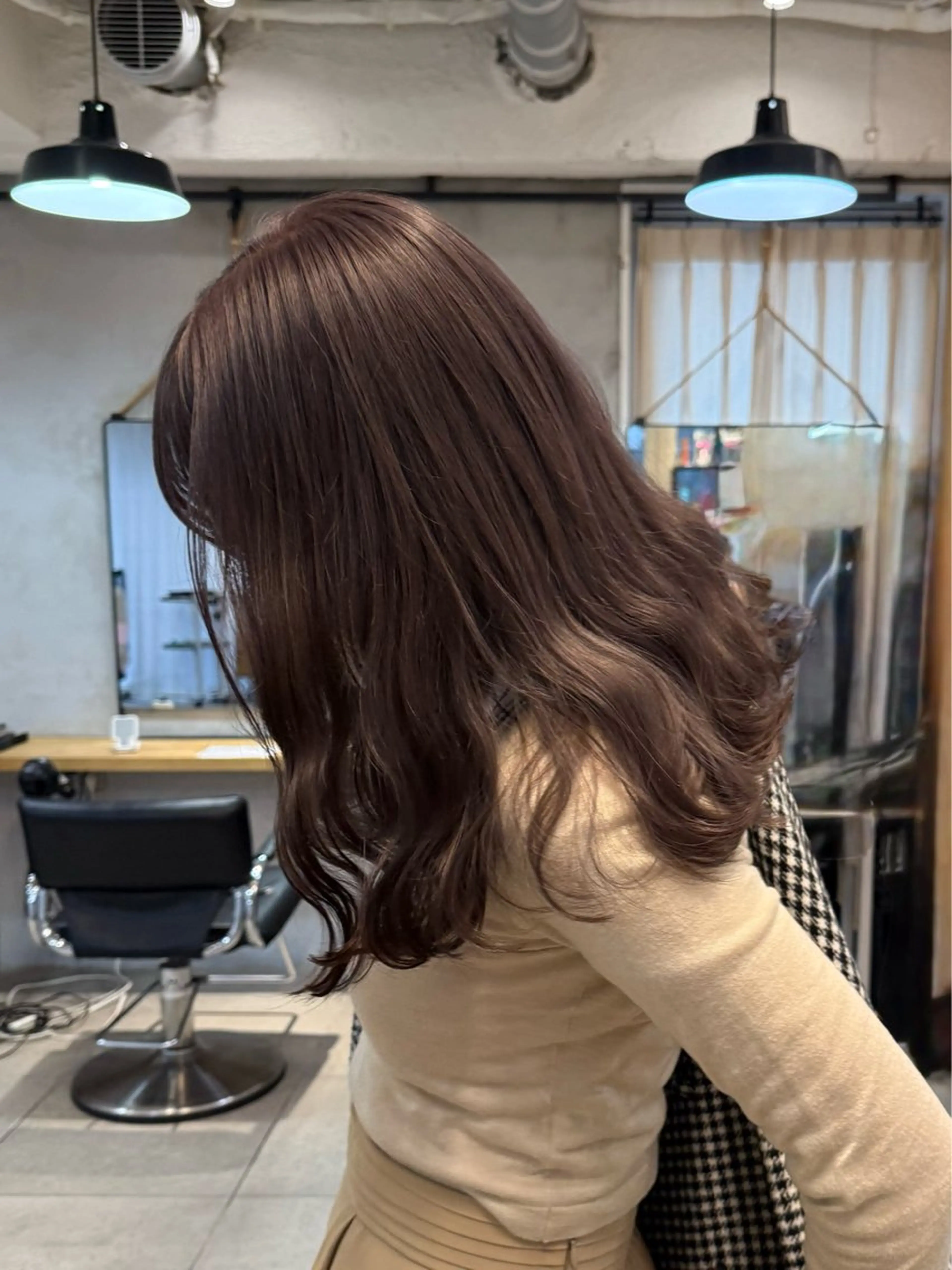 セミロング カラー ミルクティー× グレージュMOMOのヘアスタイル