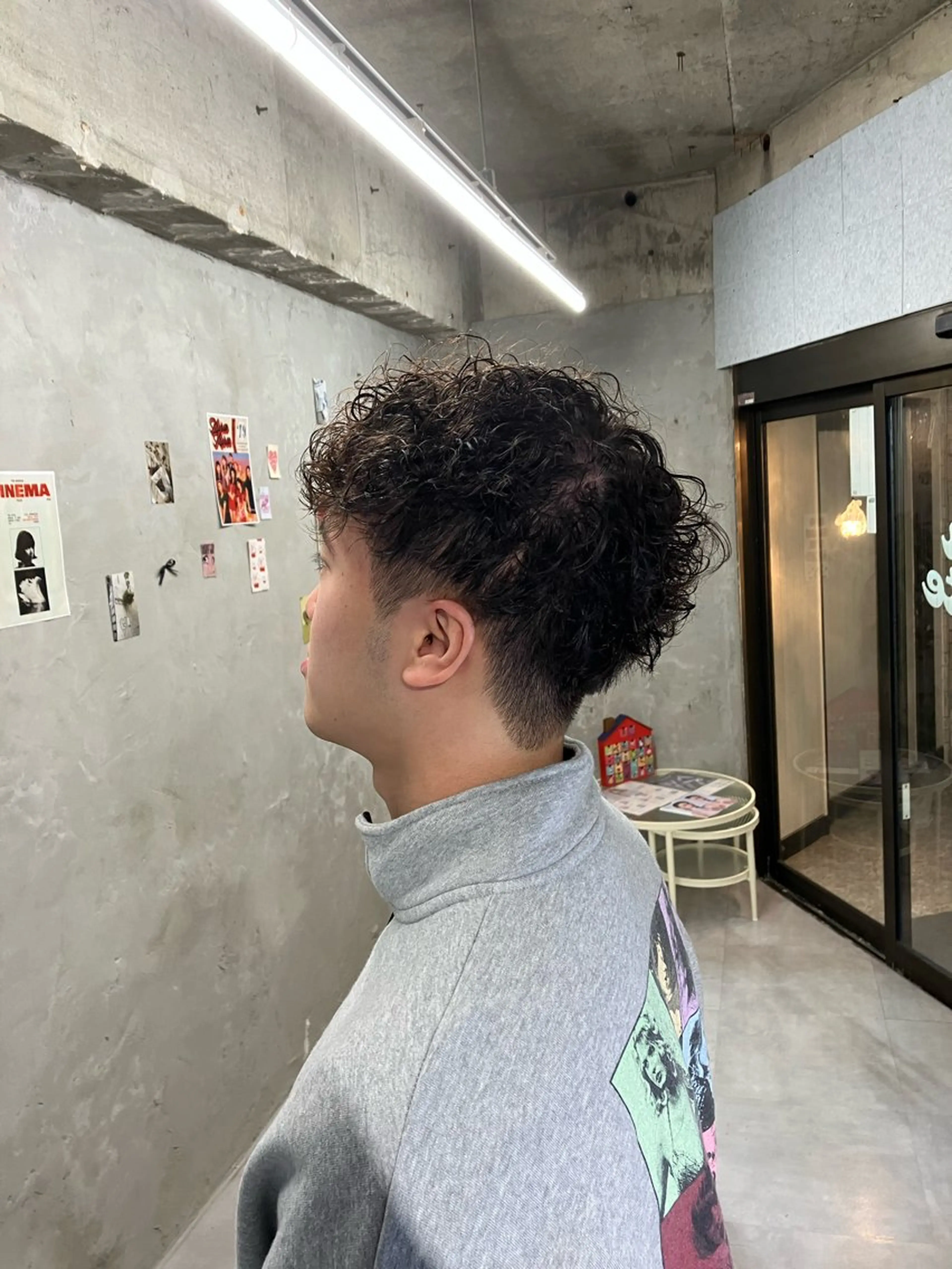 ショート パーマ メンズ センターパート フェードカット マッシュ メンズパーマ スペインカール カット パーマ トリートメント door white hideのヘアスタイル