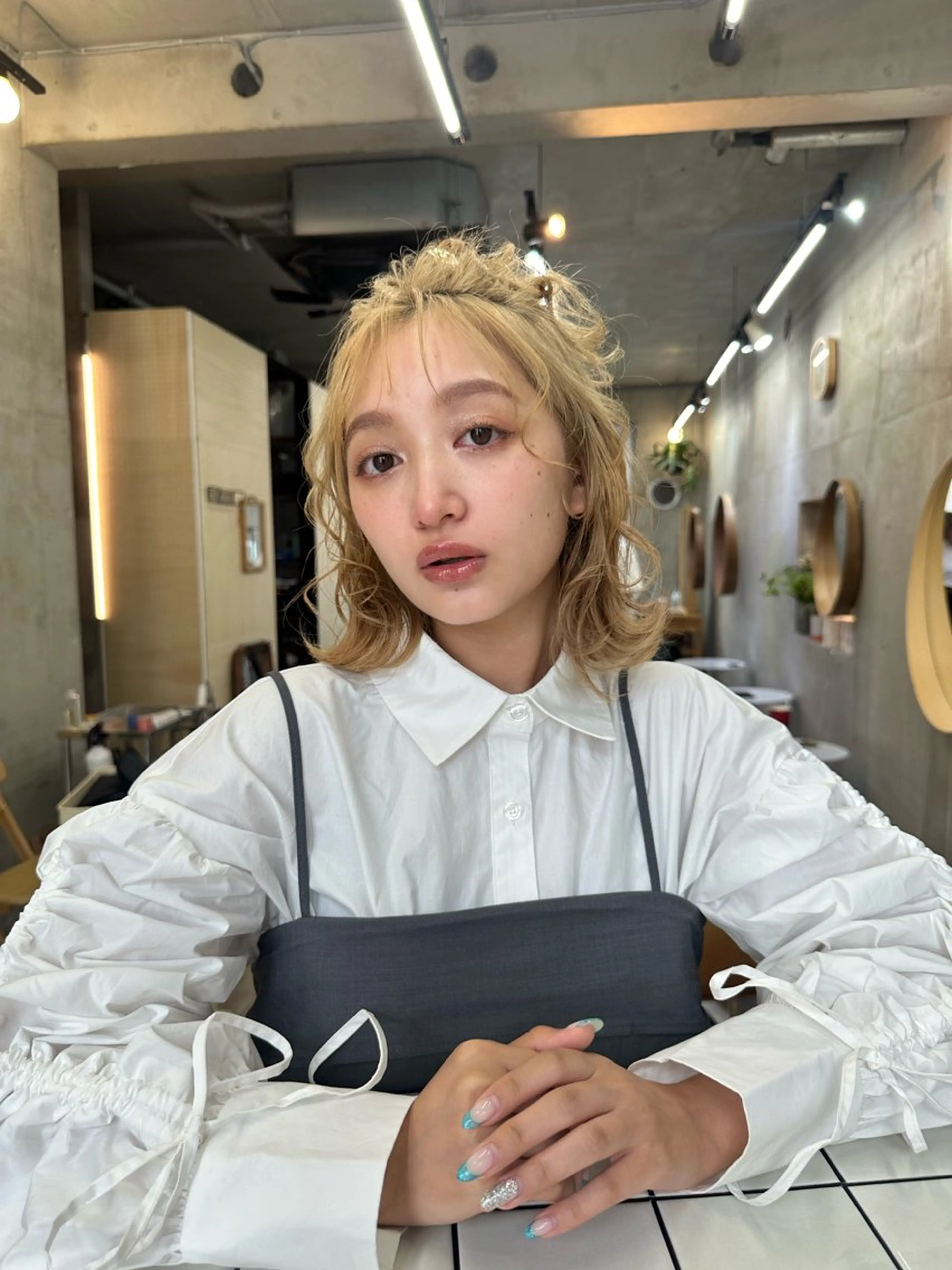 ショート カラー ヘアアレンジ ハーフアップ ベージュカラー ブリーチ ブラウンカラー ケアブリーチ ヘアセット カットモデル募集中 ／HARUKA🎀のヘアスタイル