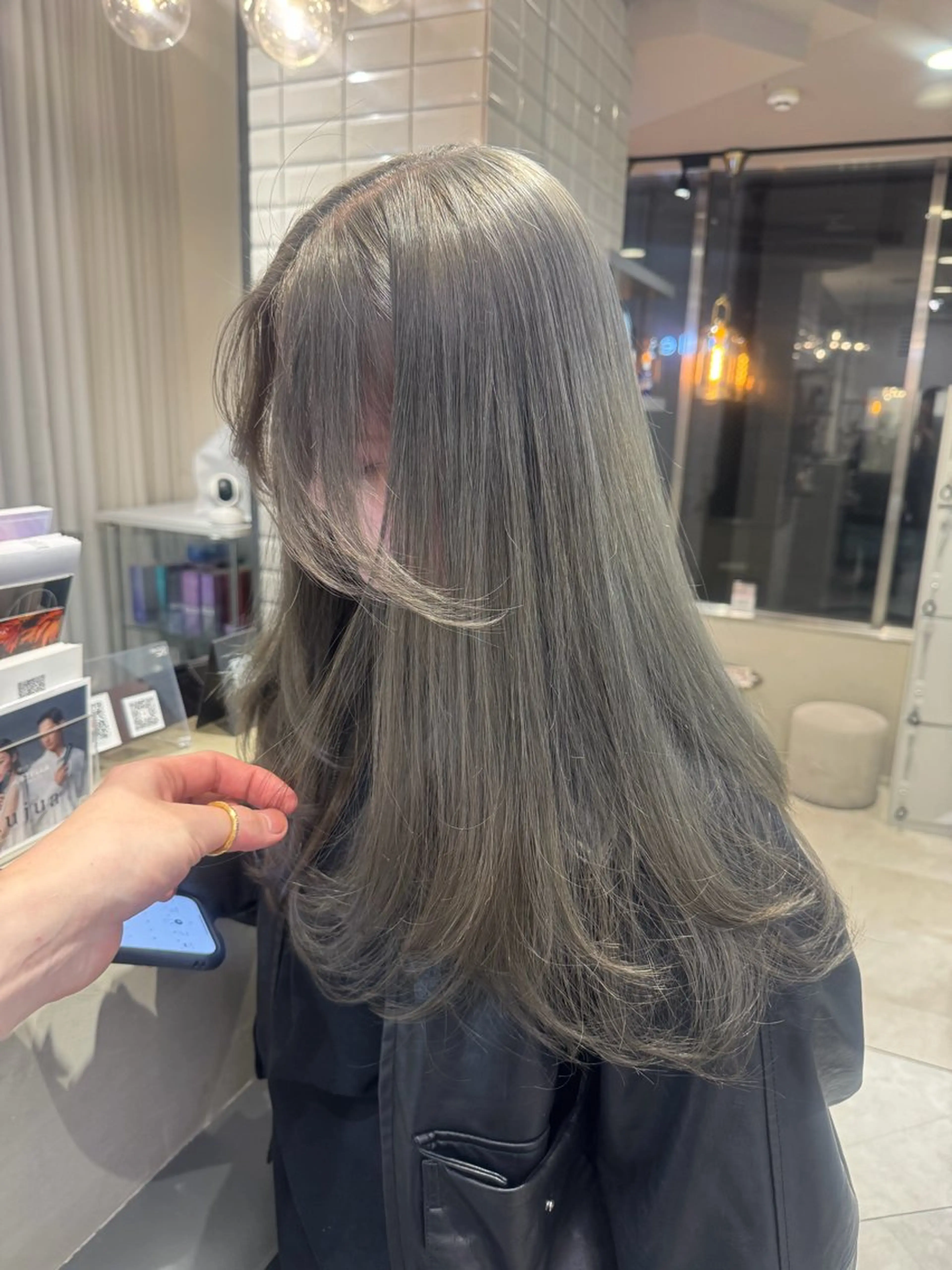 ロング 顔周りカット 韓国風ヘア レイヤーカット ヘアカラー 前原 星音のヘアスタイル