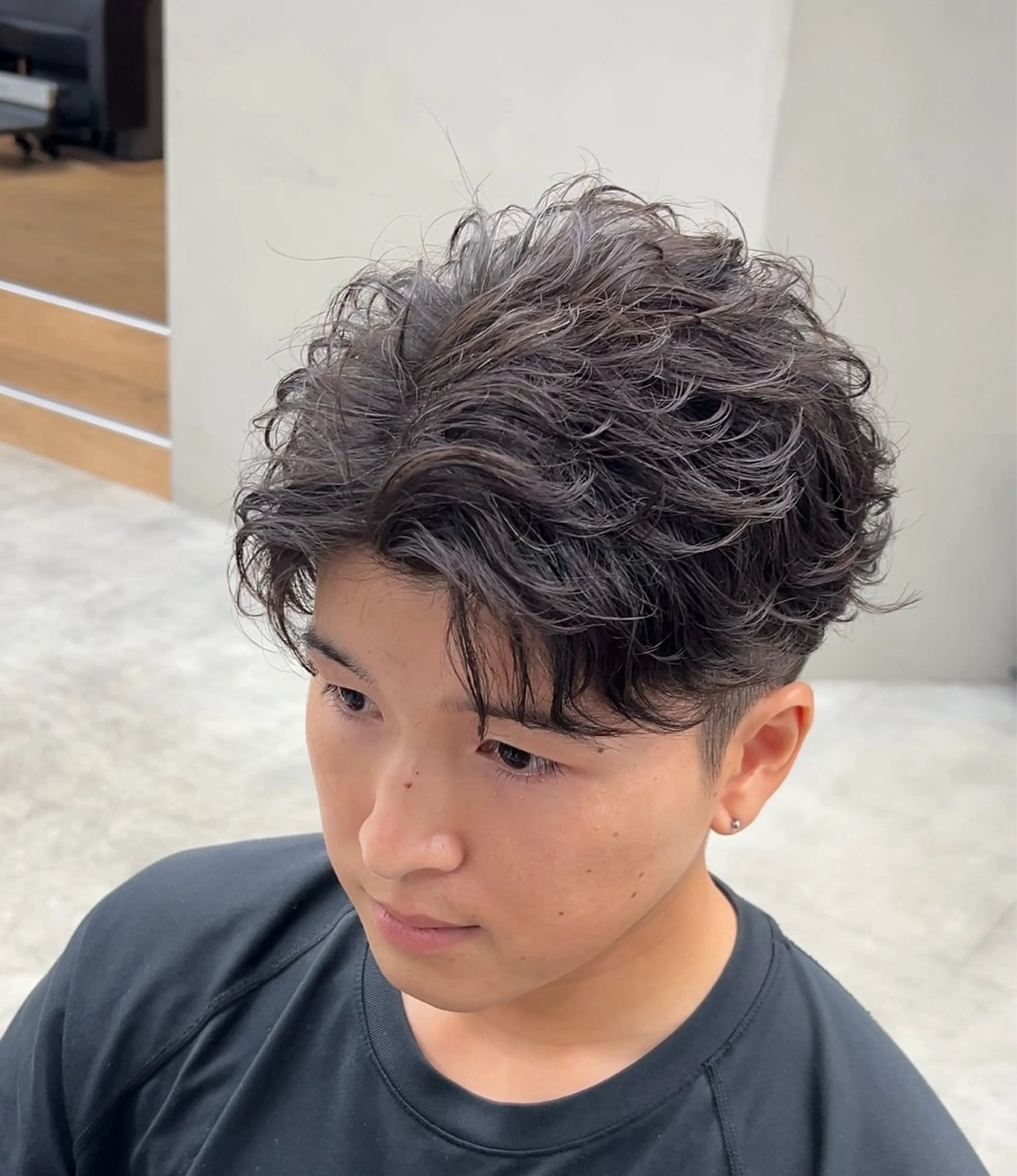 ショート パーマ メンズ フェザーパーマ メンズパーマ ツイストスパイラルパーマ ショートヘア ニュアンスパーマ カット パーマ メンズパーマ/ 新潟駅/佐藤裕のヘアスタイル