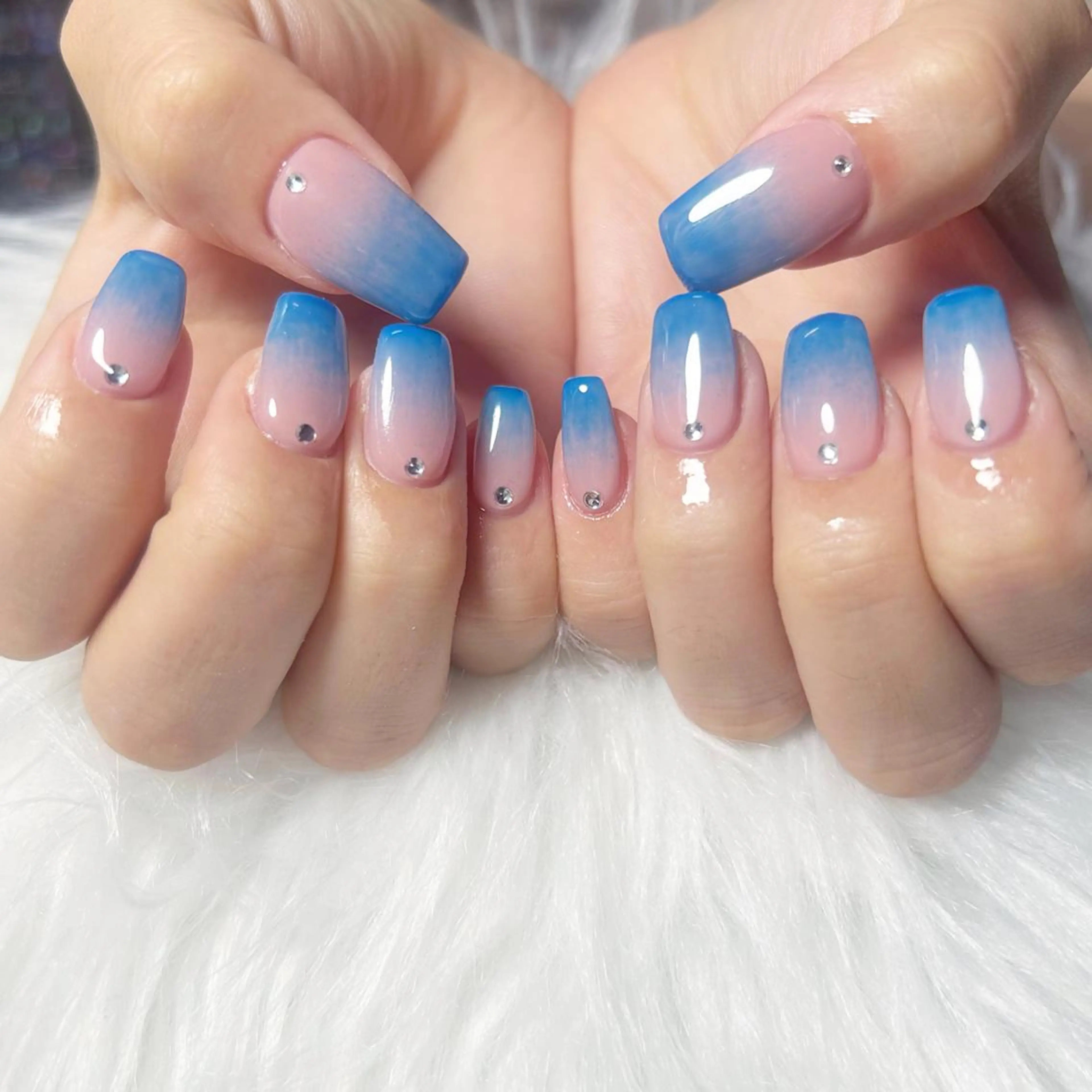 ネイル ブルー グラデーション ピンク ハンドネイル nail salon Libertyのネイルデザイン