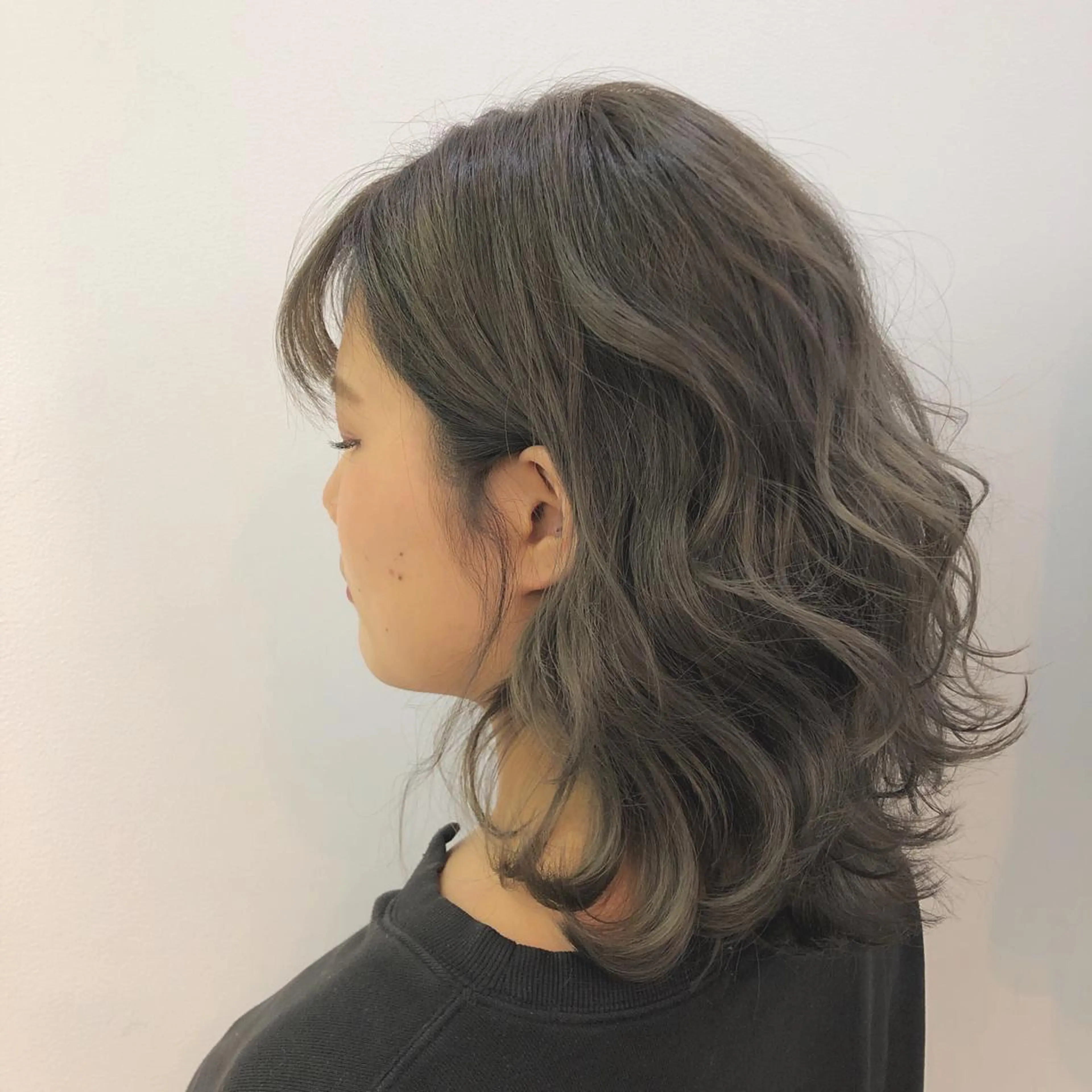 セミロング カラー 渡邊 唯のヘアスタイル