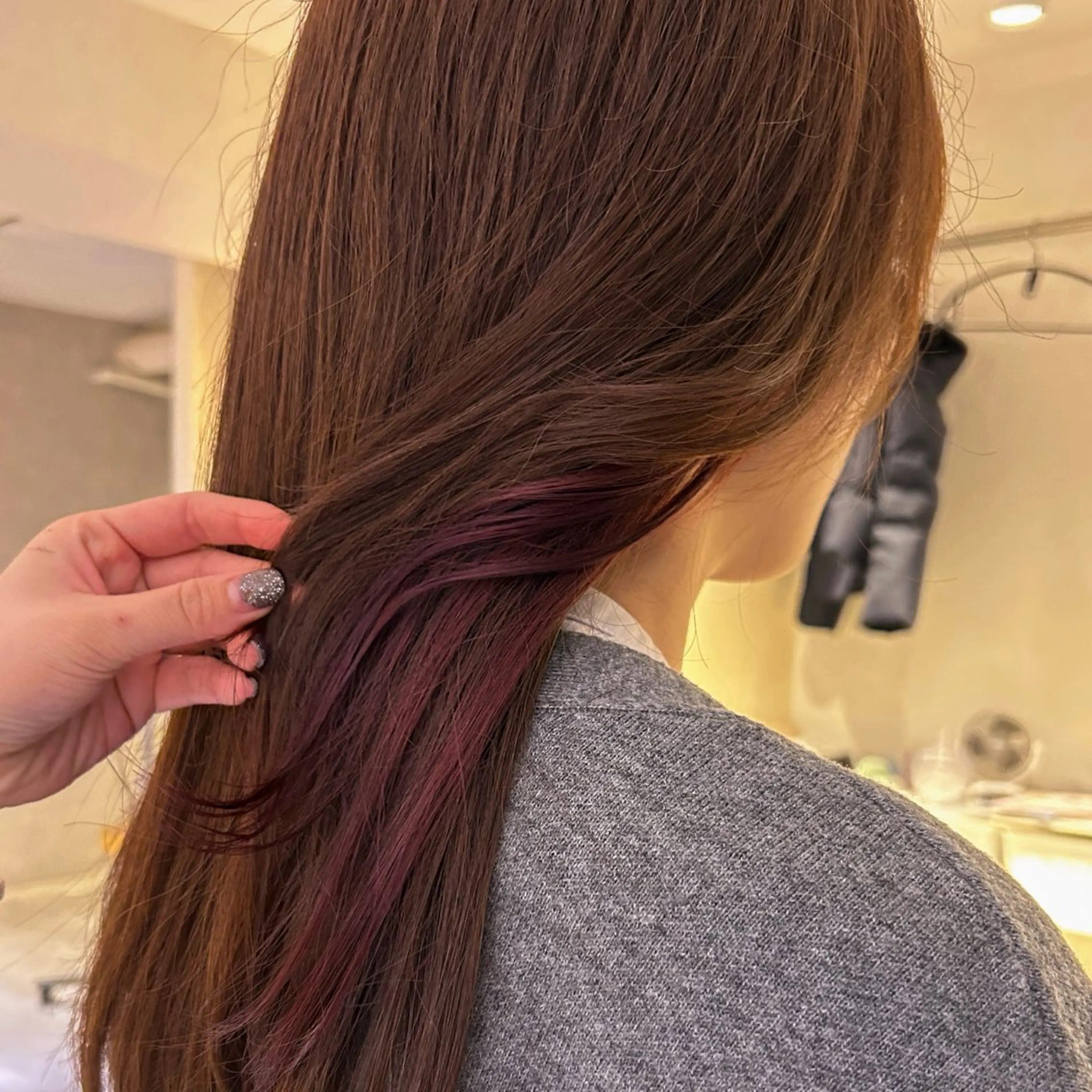 ロング カラー ブラウンカラー インナーカラー ラベンダーカラー ラベンダーピンク ピンクカラー 甲斐 瑞稀のヘアスタイル