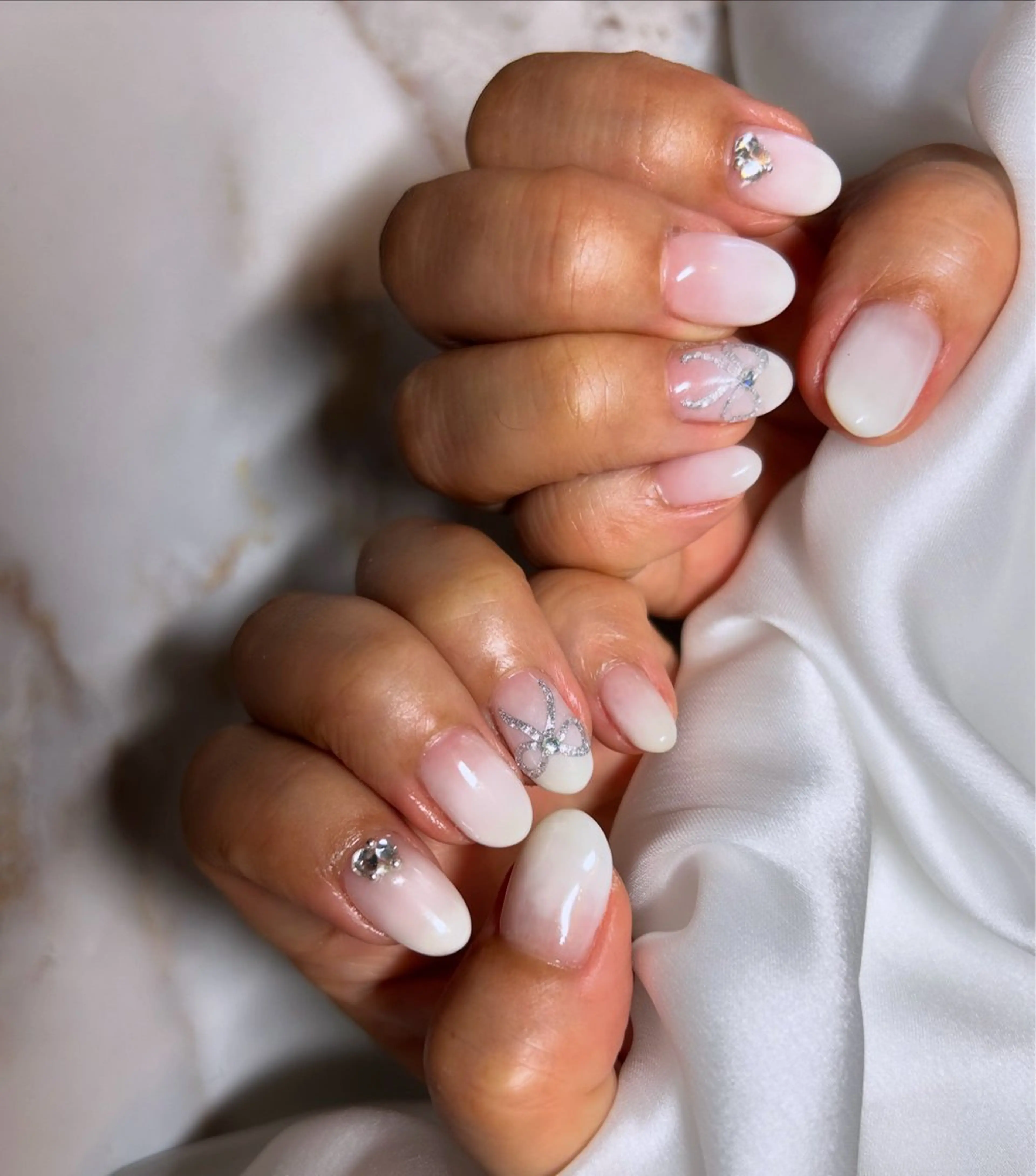 ネイル ぷっくりネイル リボン ホワイト yuko （ネイリスト）のネイルデザイン