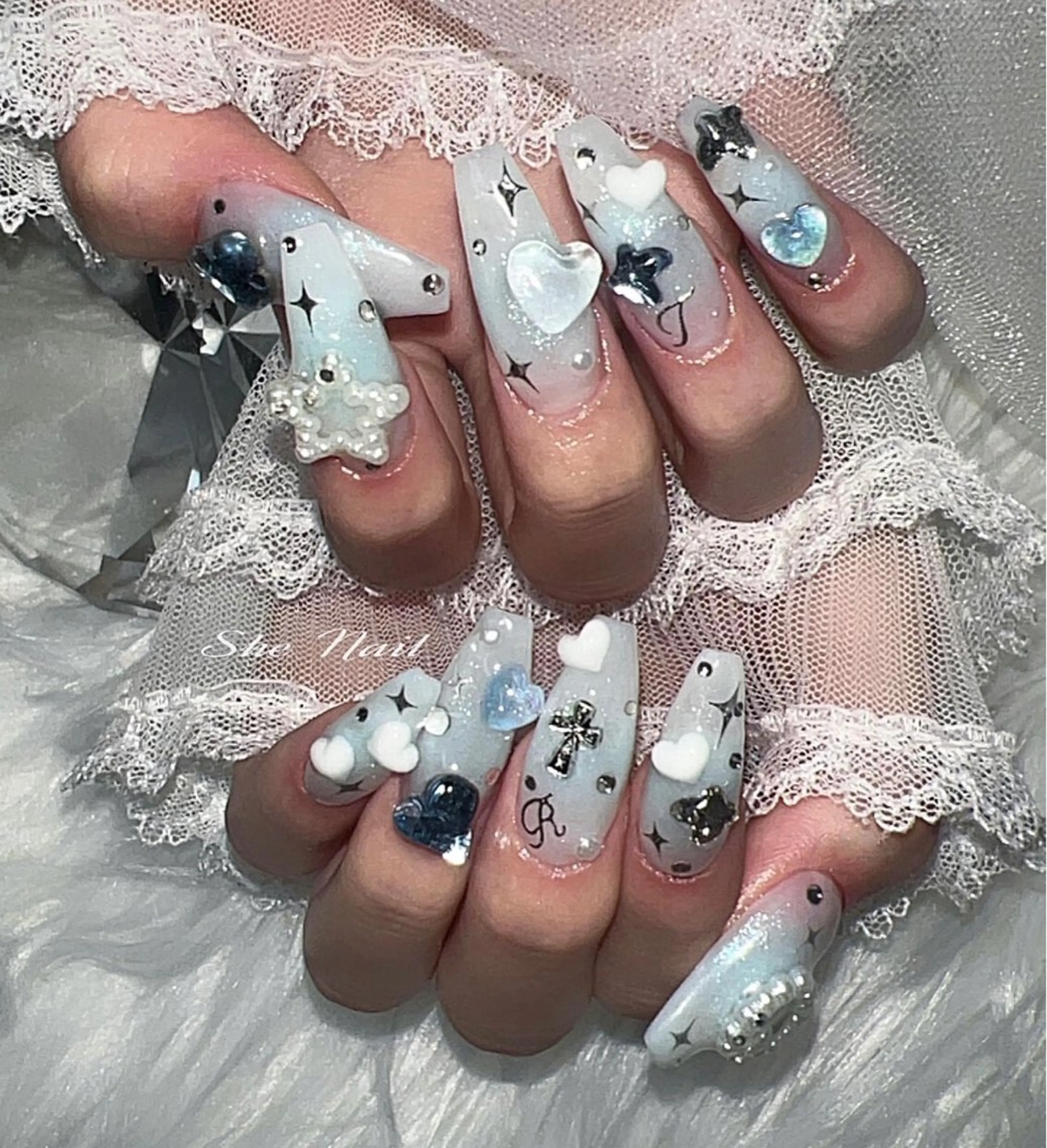 ネイル チークネイル 長さ出し グラデーション ラメ(グリッター) ラメグラデーション ハンドネイル She   Nail所属・ISA_ BELLAのネイルデザイン