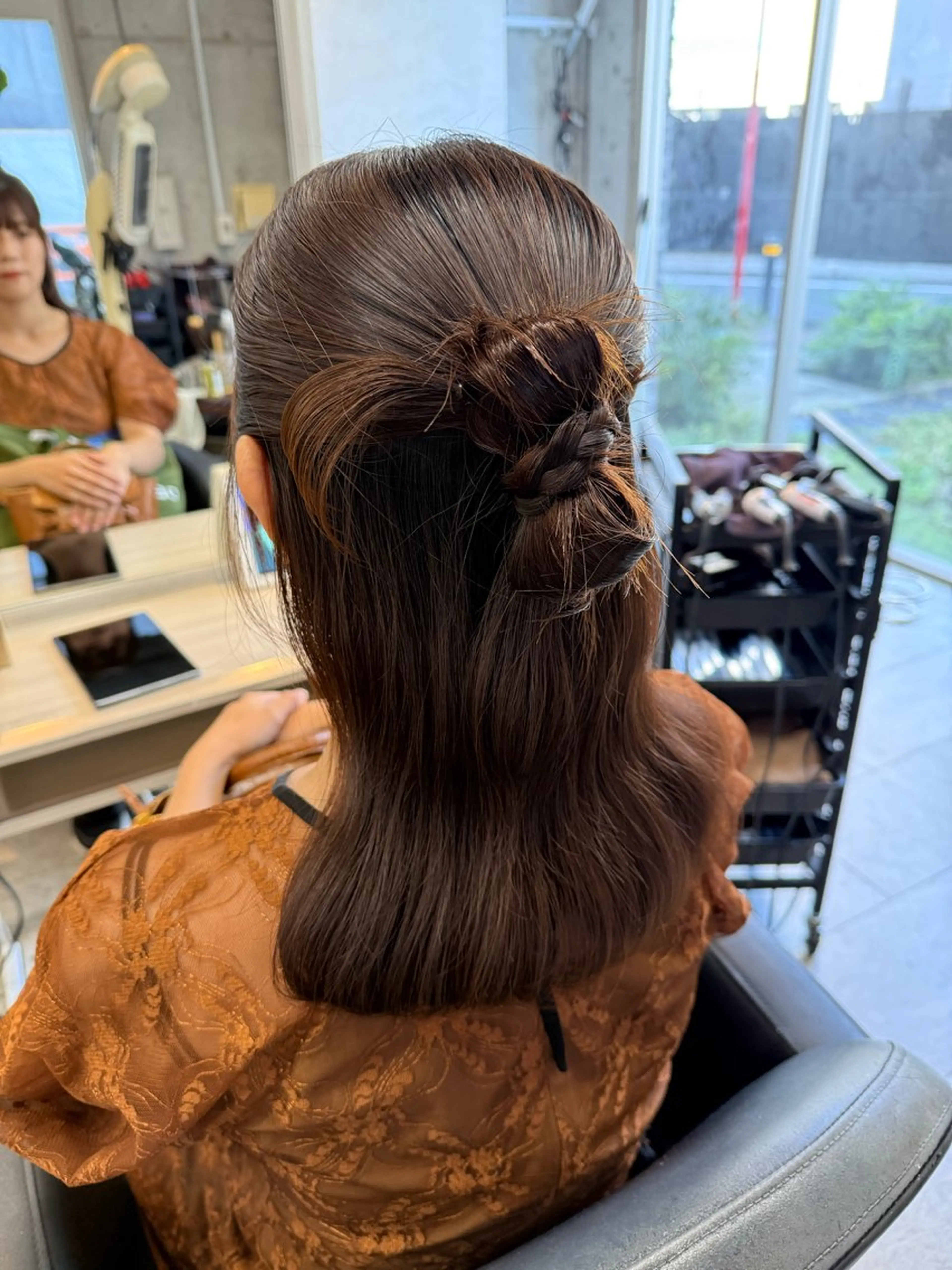 セミロング ヘアアレンジ 女性に人気♪ はやしほのかのヘアスタイル