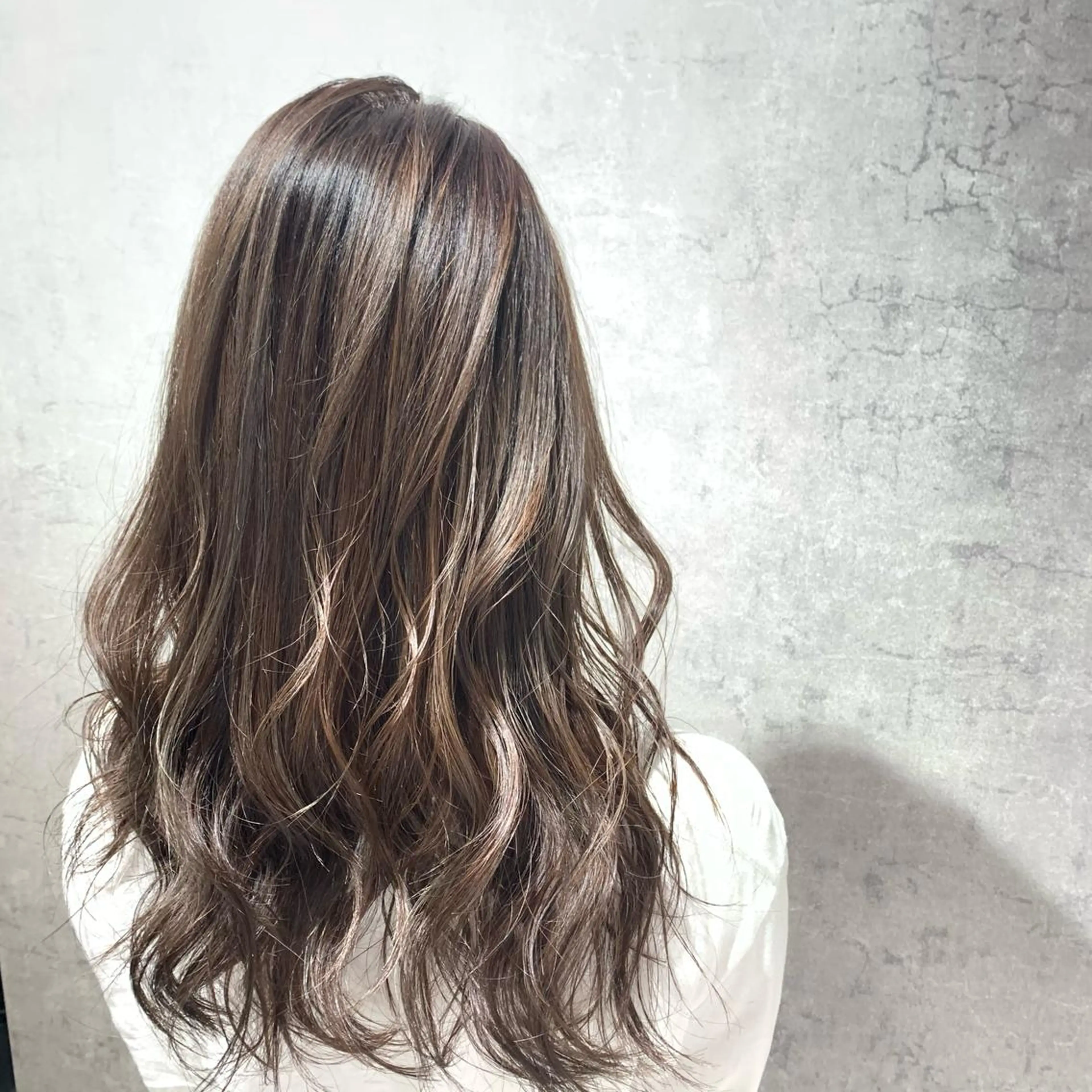 ミディアム カラー パーマ ヘアアレンジ メンズ キッズ ネイル マツエク・マツパ 切りっぱなしヘアボブ ミディアムヘアRYOのヘアスタイル