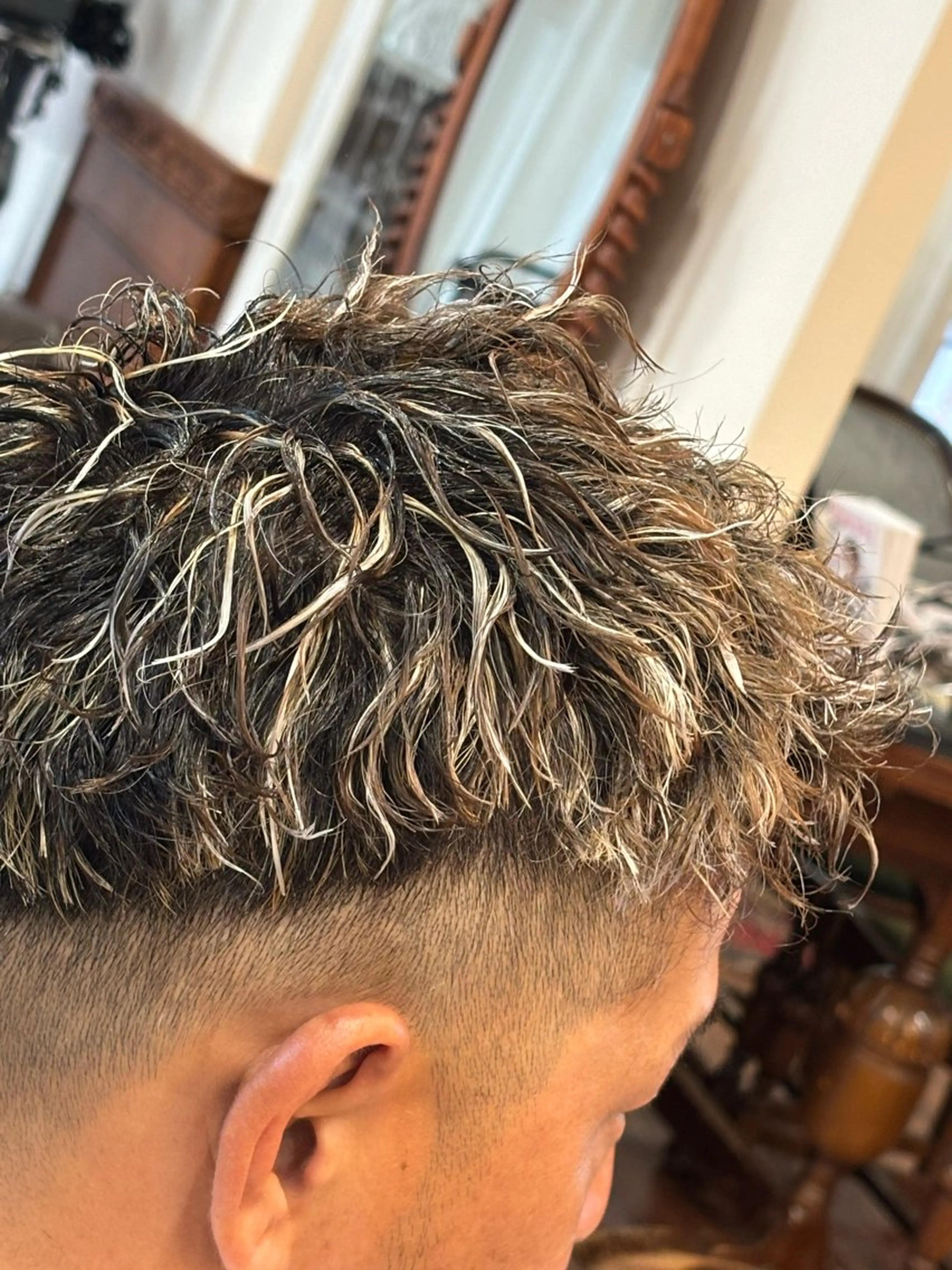 ショート カラー パーマ メンズ メンズハイライト ハイライトカラー ハイライト おしゃれ泥棒 石原メンズ特化美容師のヘアスタイル